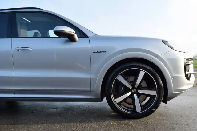 Porsche Cayenne view 28