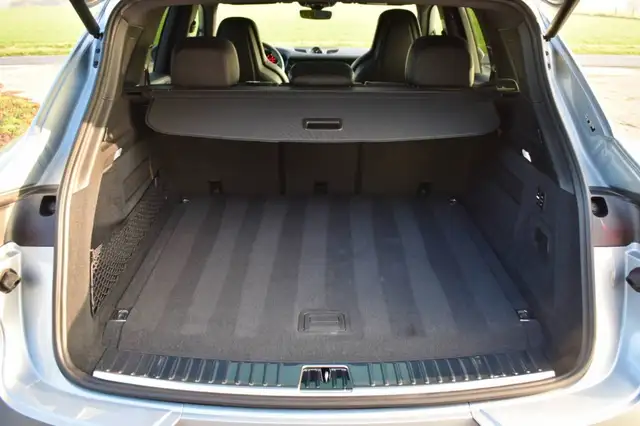 Porsche Cayenne view 22
