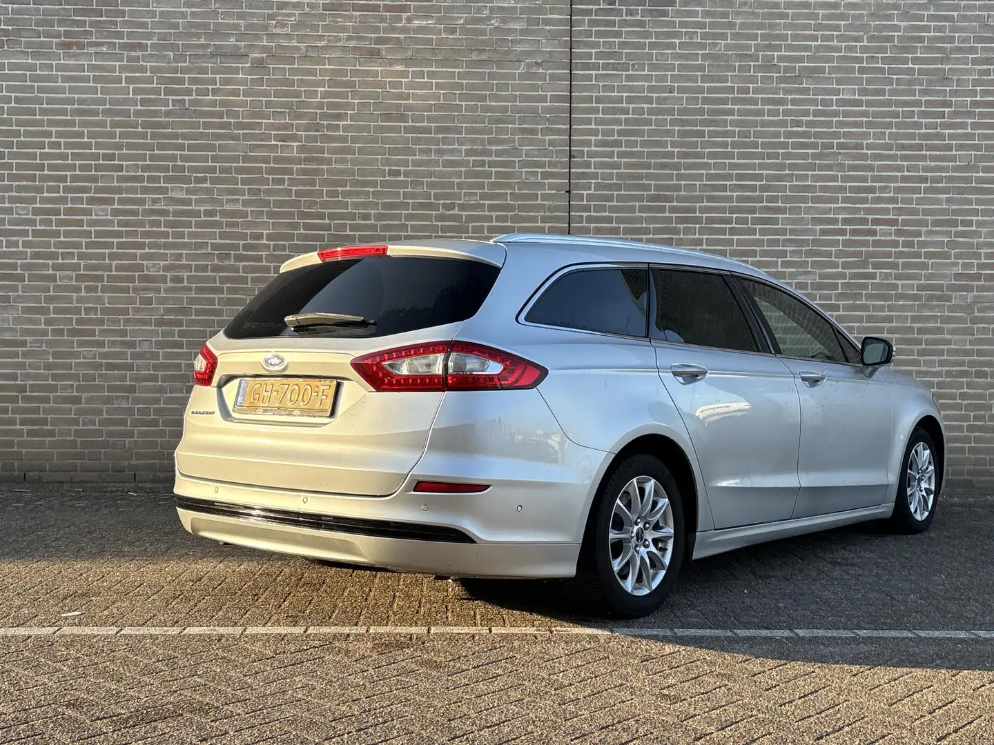 Ford Mondeo Wagon 2.0 TDCi Titanium | Climate | Cruise | Navi Grijs - 2