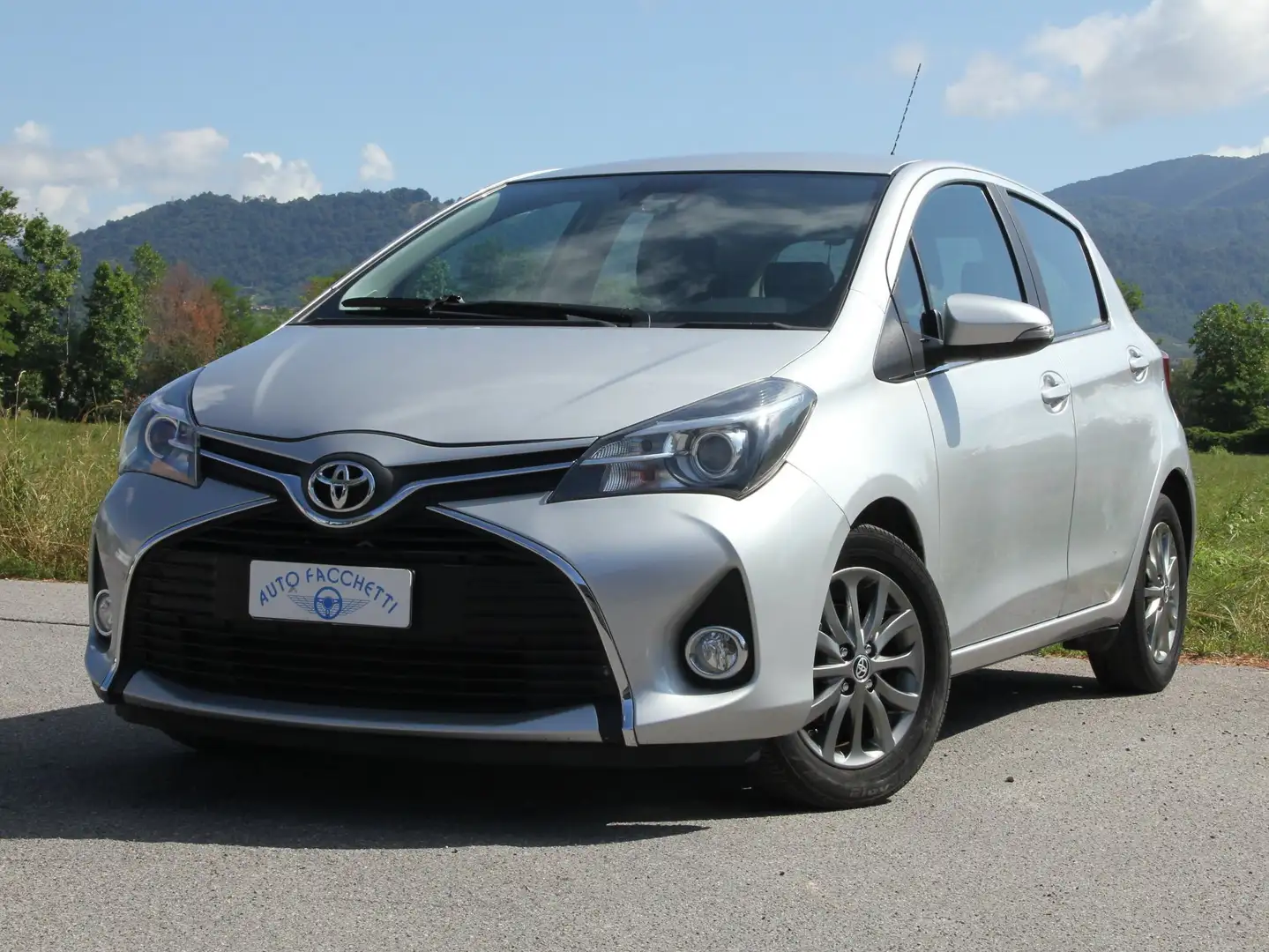 Toyota Yaris 5p 1.0 Active Argento - 1