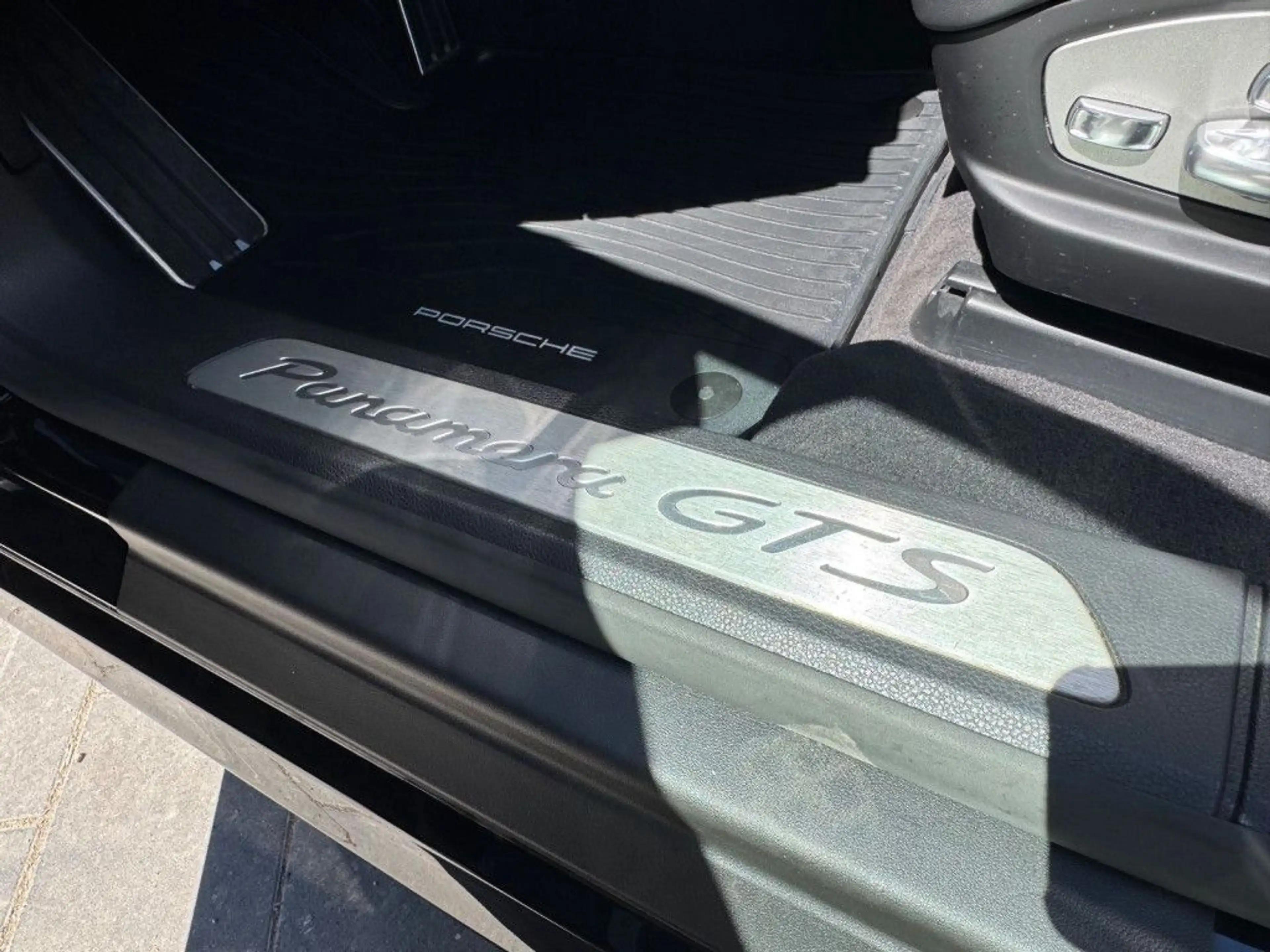 Porsche Panamera GTS *SPORTABGASANLAGE/BOSE SOUND* — photo 10
