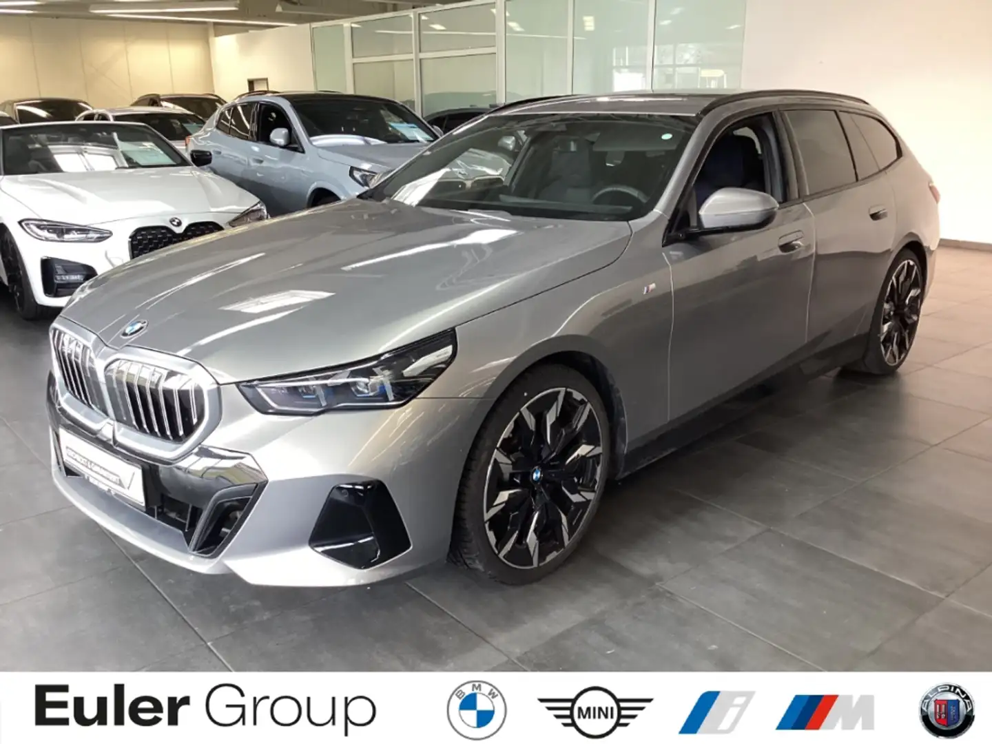BMW 520 i A Touring M Sport DAP ACC adLED Parkass. AHK-kla Grau - 1