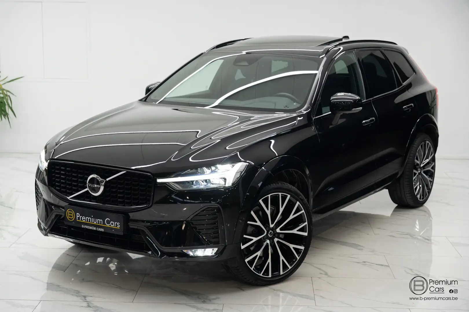 Volvo XC60 B5 2.0 Mild Hybrid RDesign! Open dak! H&K, 360! Schwarz - 2