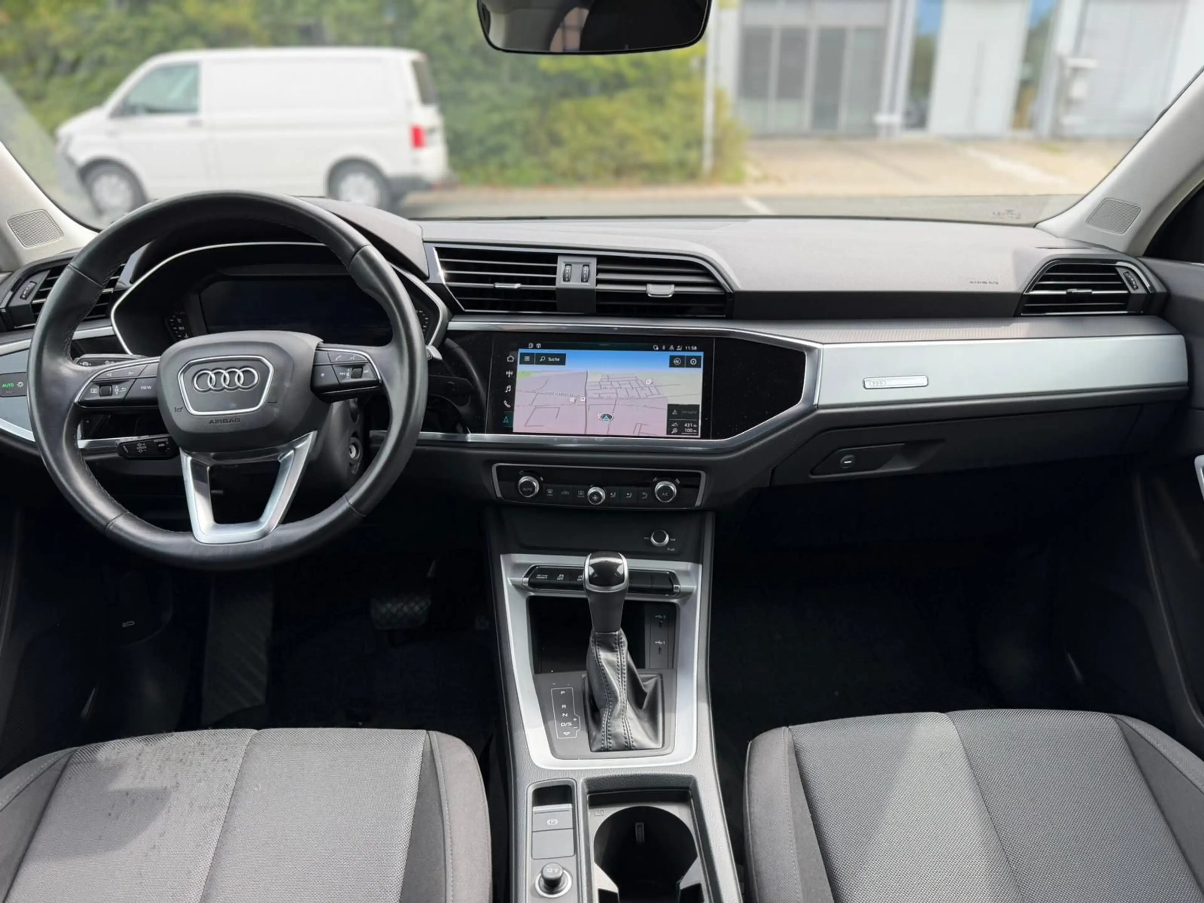 Audi Q3 Sportback 35 TDI Sline — photo 13