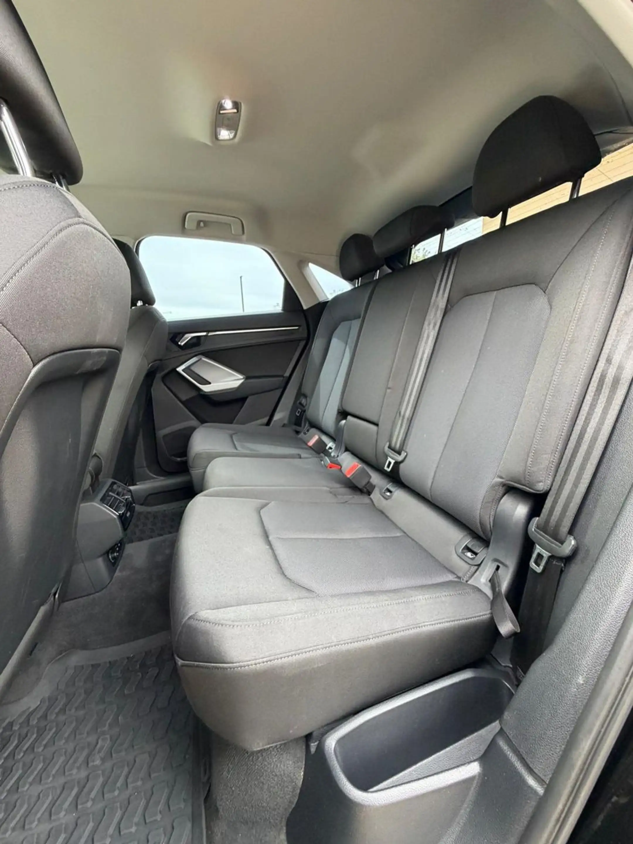 Audi Q3 Sportback 35 TDI Sline — photo 12
