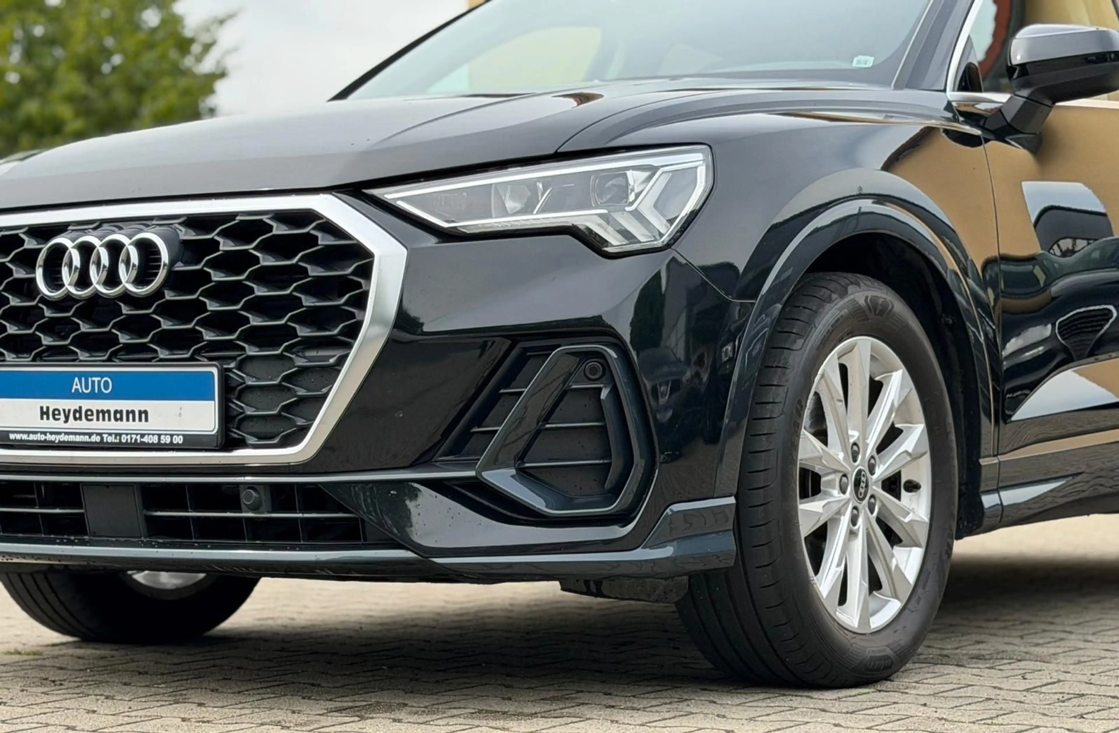 Audi Q3 Sportback 35 TDI Sline — photo 2