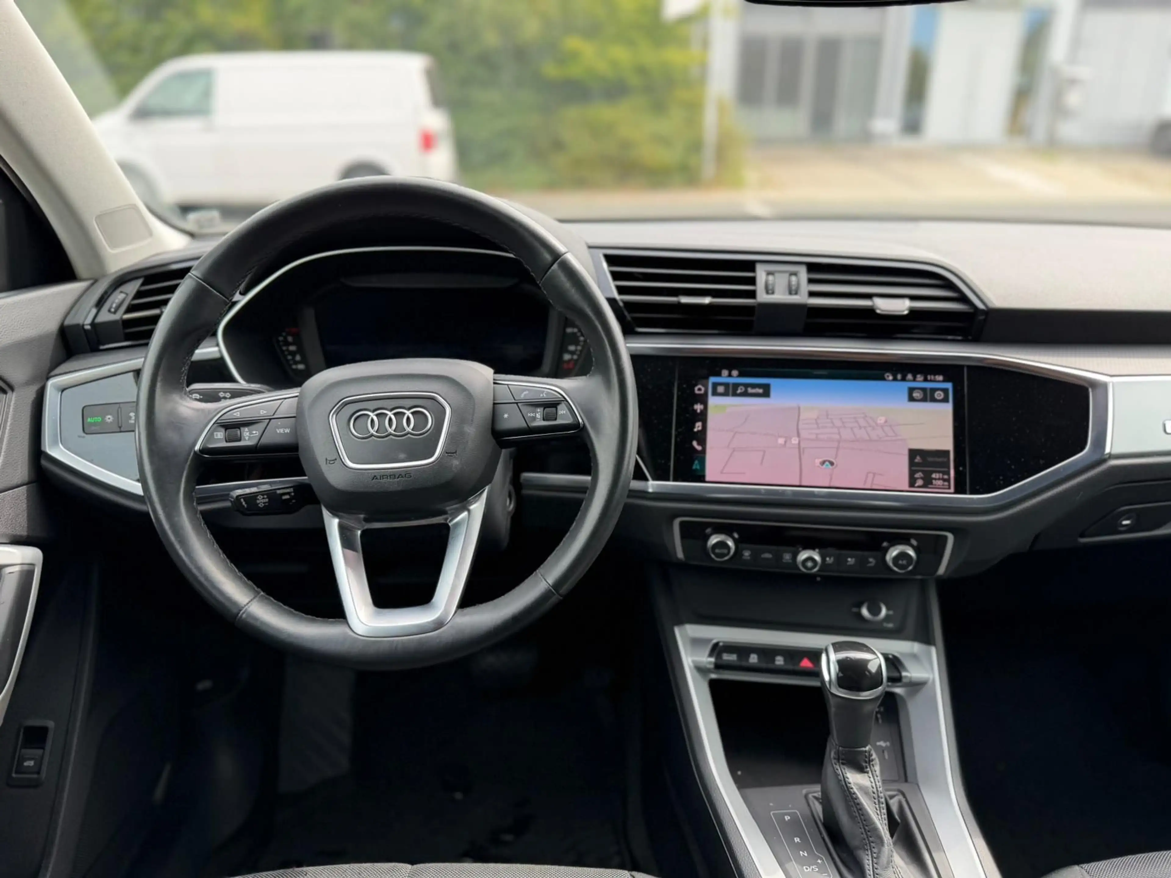 Audi Q3 Sportback 35 TDI Sline — photo 14