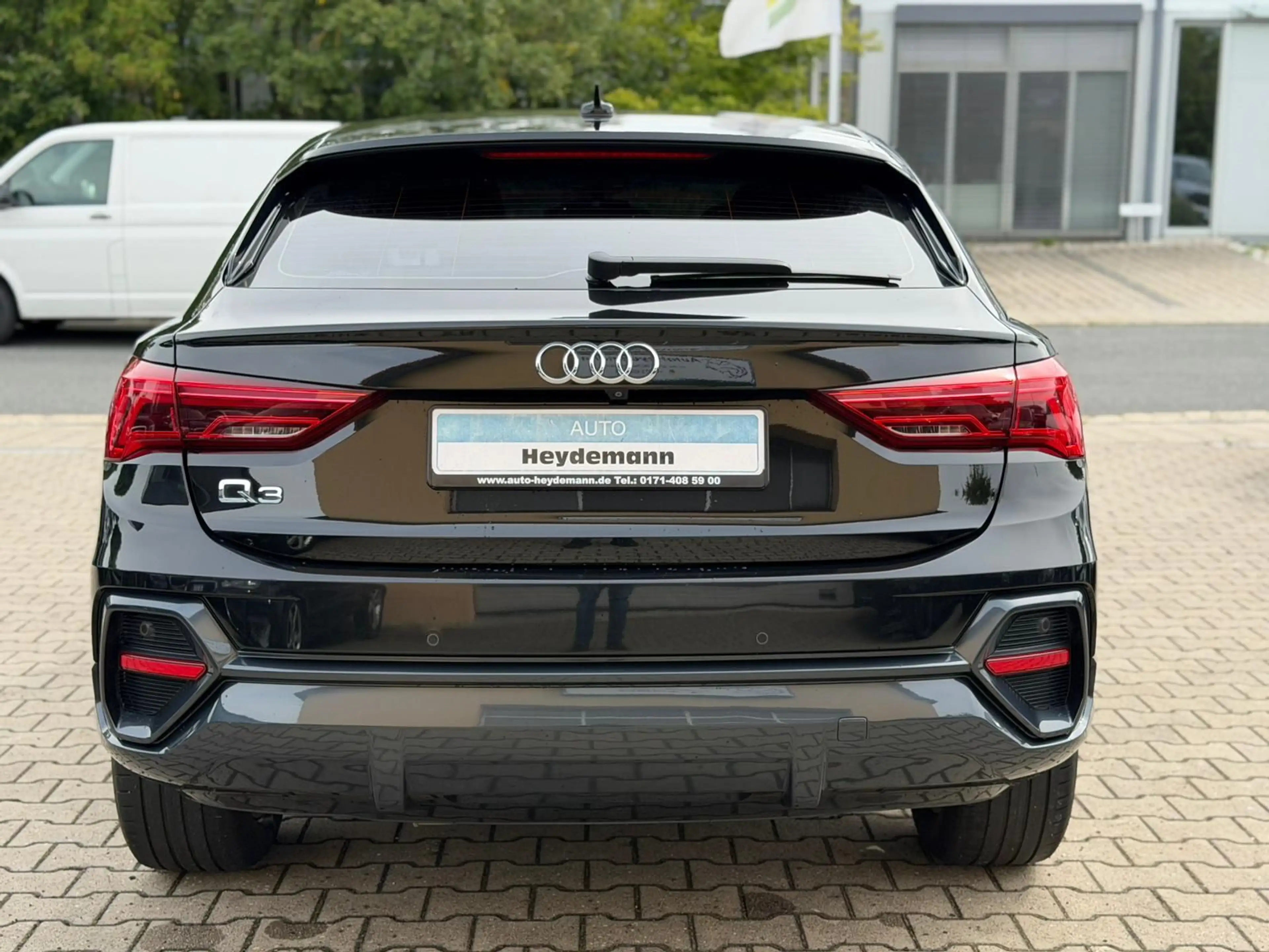 Audi Q3 Sportback 35 TDI Sline — photo 8