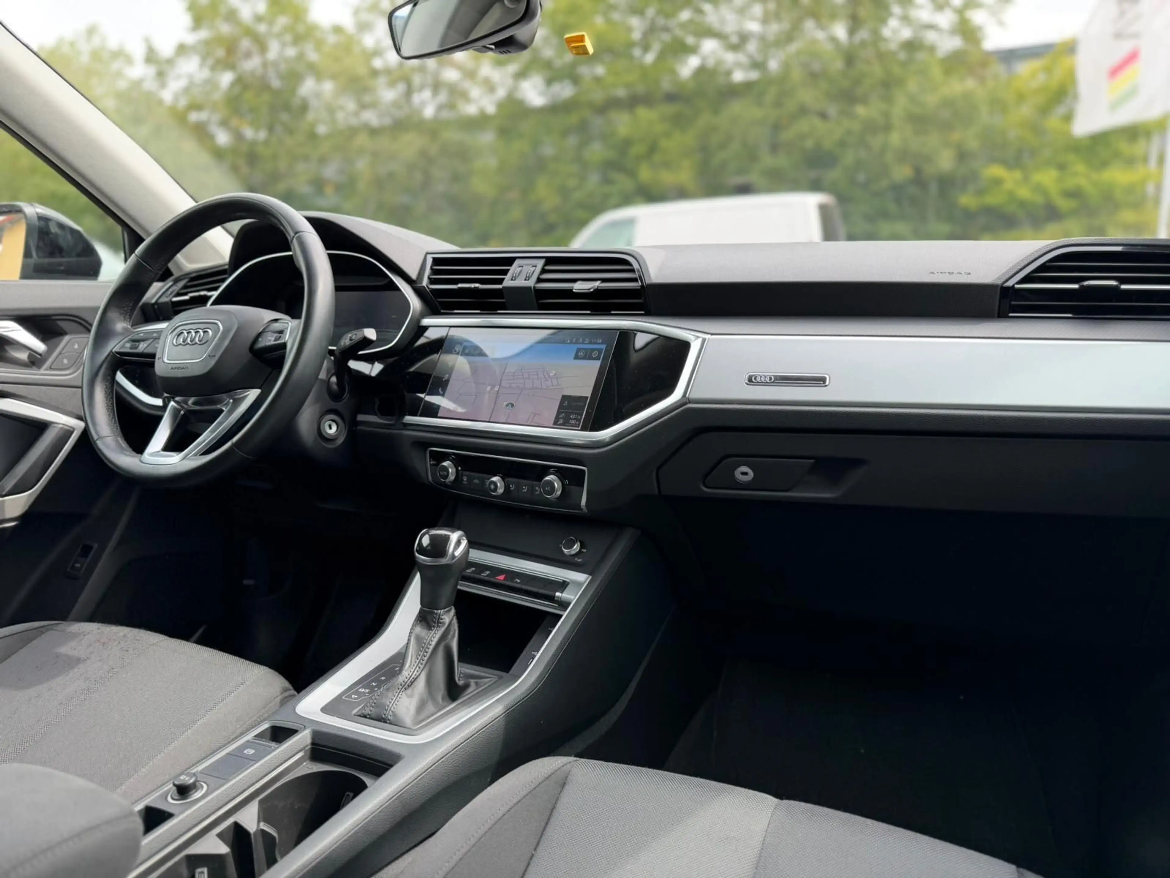 Audi Q3 Sportback 35 TDI Sline — photo 15