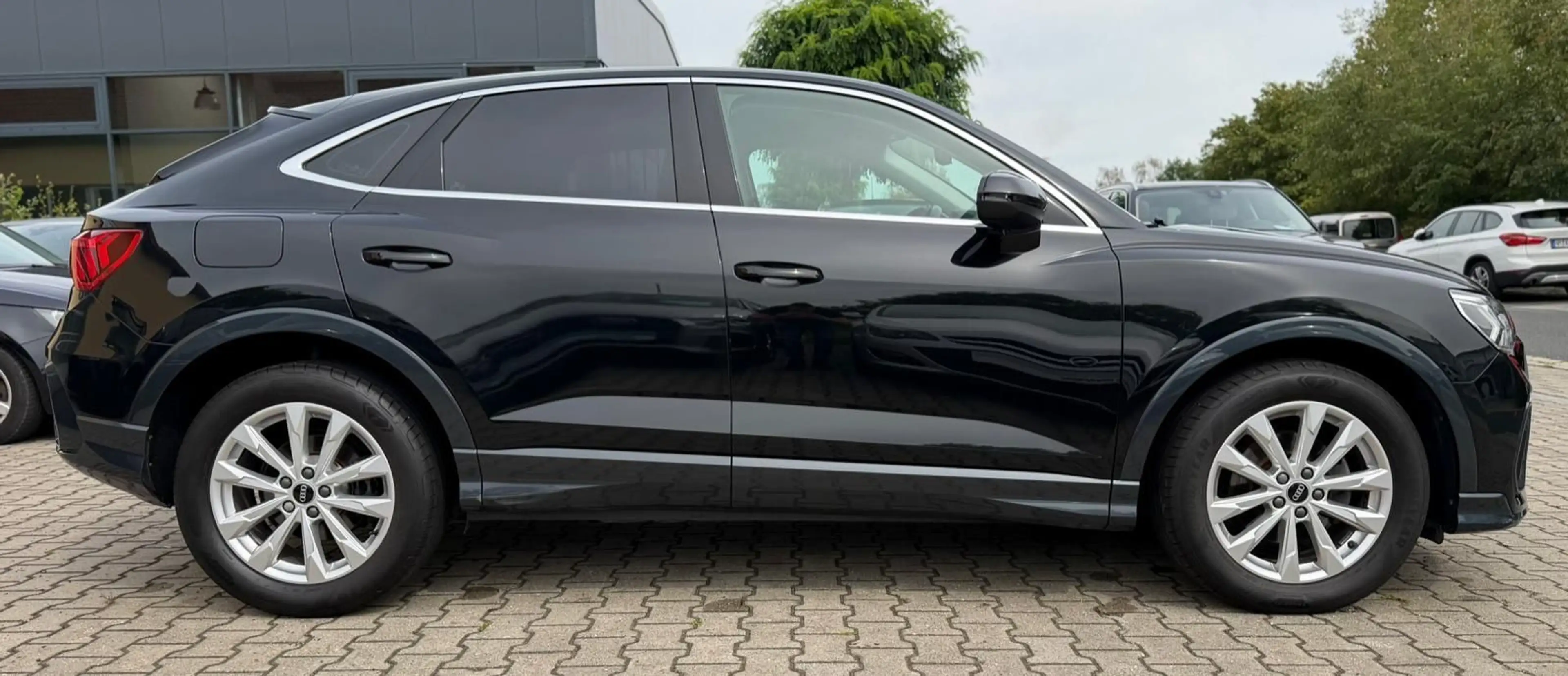 Audi Q3 Sportback 35 TDI Sline — photo 10