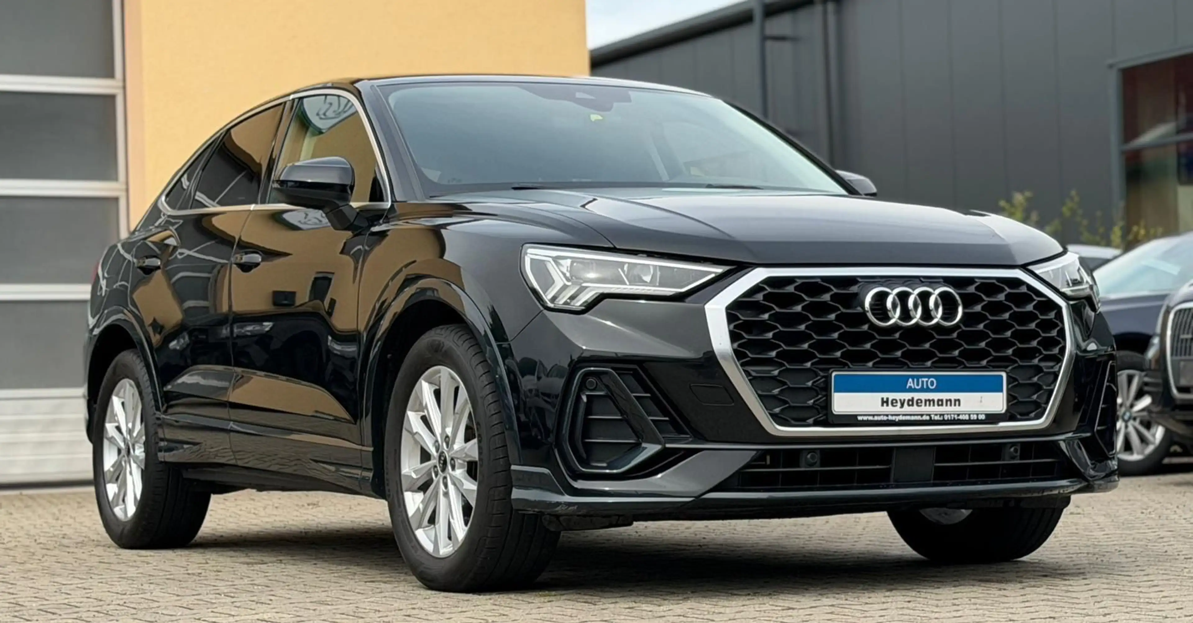 Audi Q3 Sportback 35 TDI Sline — photo 11