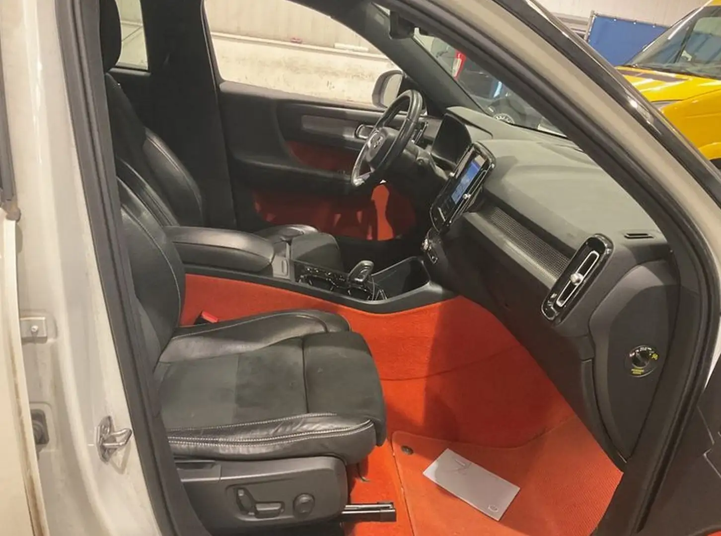 Volvo XC40 XC40+T4+AWD+Geartronic+R-Design Wit - 2