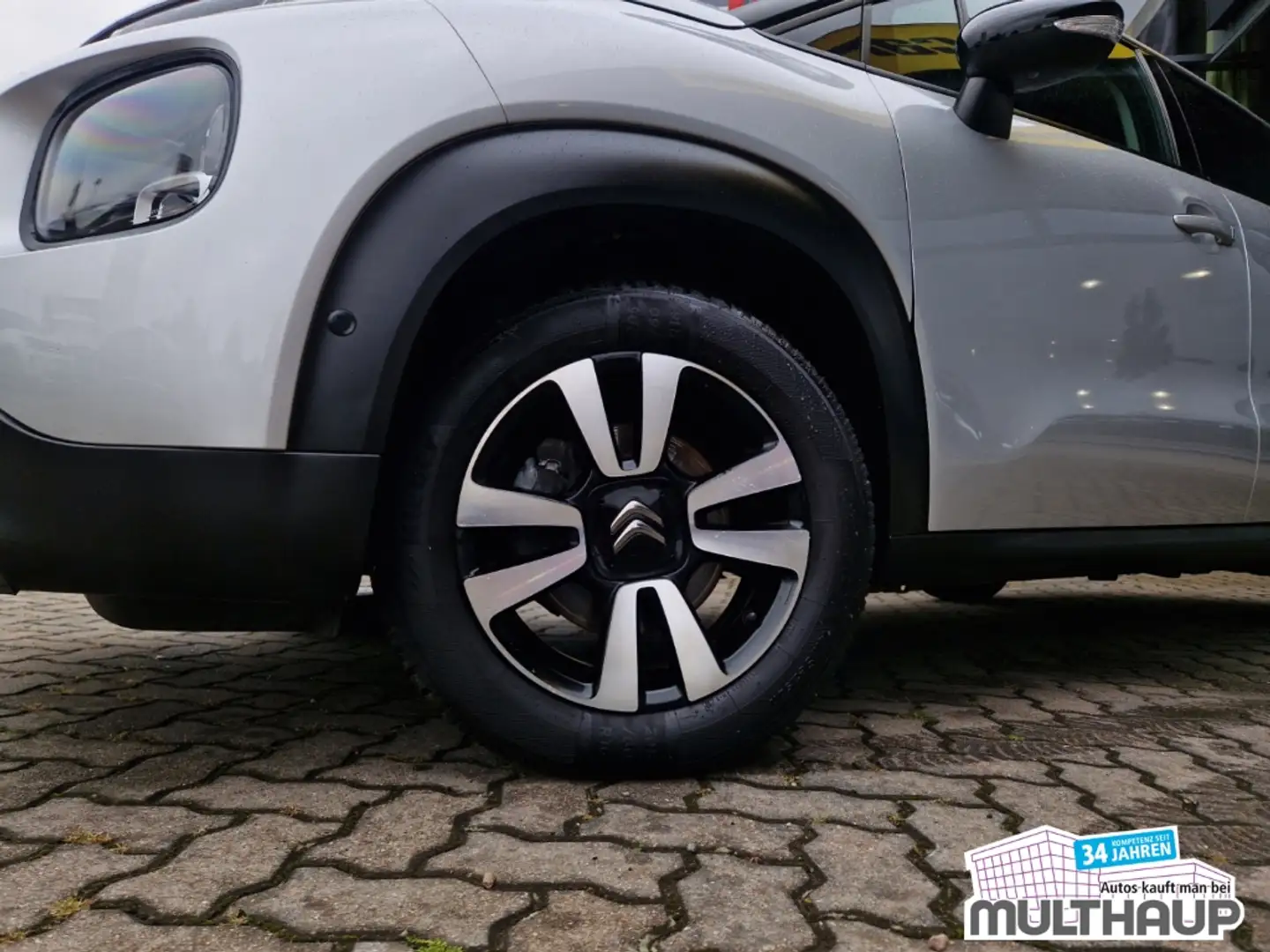 Citroen C3 Aircross Shine BlueHDi 120 EAT PDC Klimaautom Silber - 2