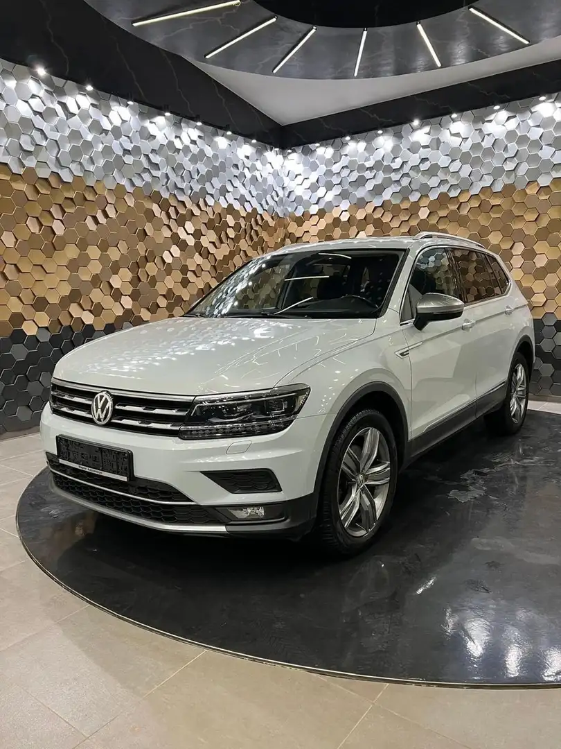 Volkswagen Tiguan Allspace Tiguan /7-Sitze Highline 4M /Virtual Cockpit/AHK Silber - 1