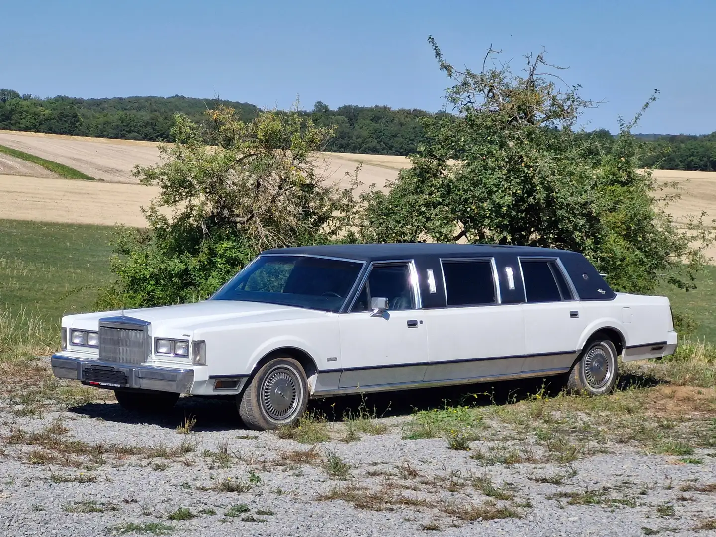 Lincoln Town Car Stretch-Limousine American Custom Coachworks – Deutsche Papiere – V8 läuft top! Weiß - 2