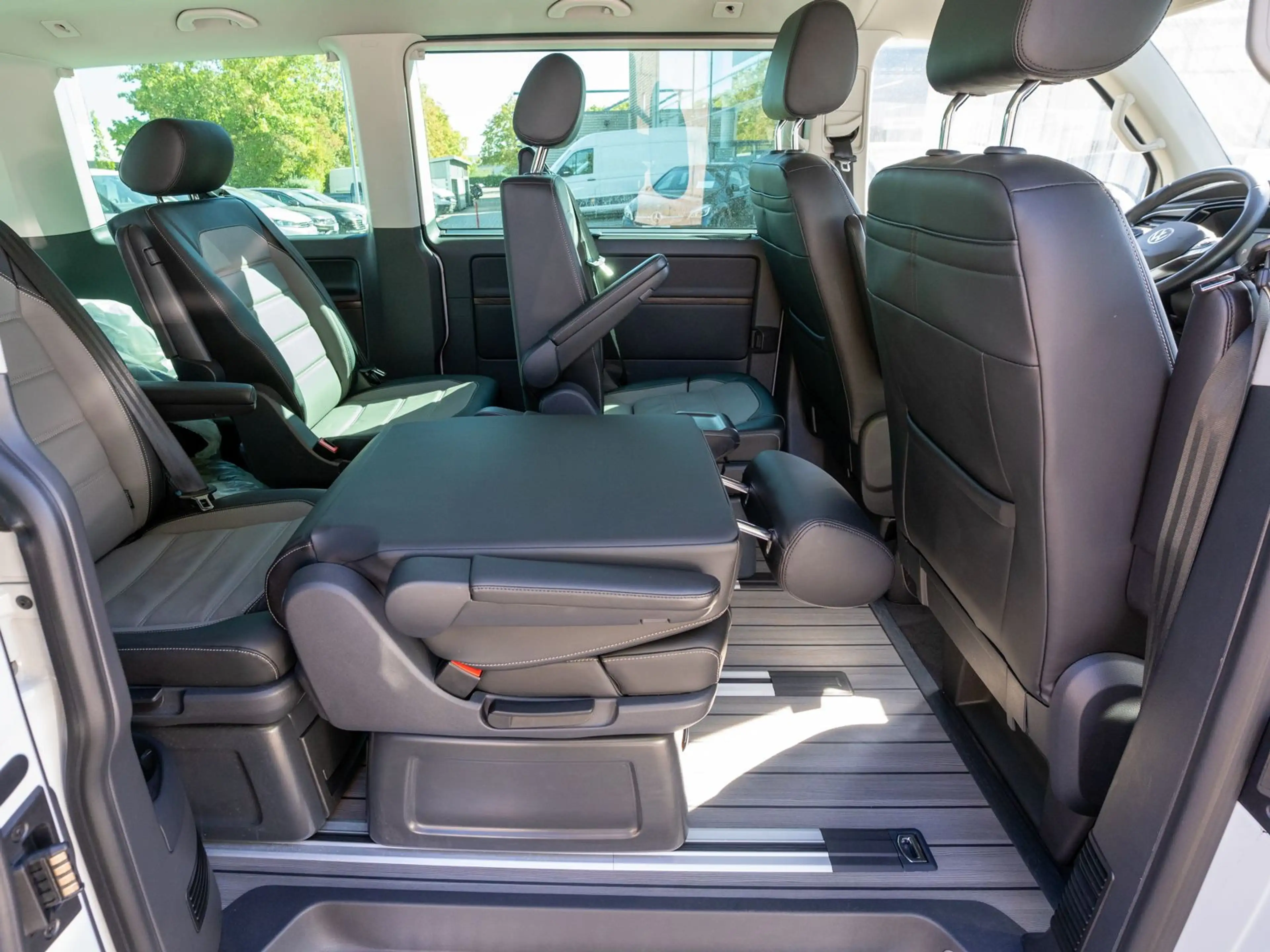 Volkswagen T6.1 Multivan Exclusive 2.0TDI 4M DSG RFK Stdhzg — photo 8