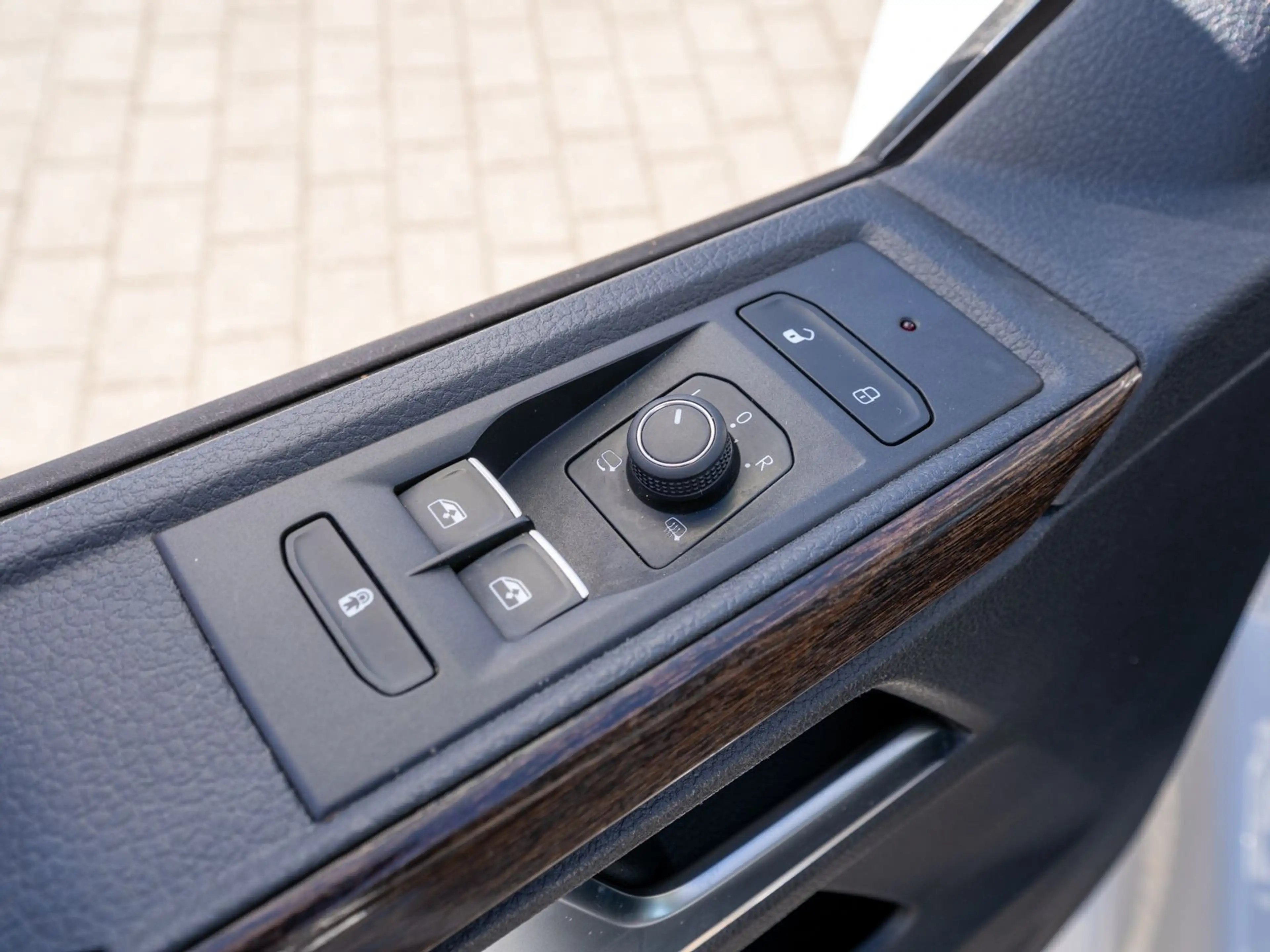 Volkswagen T6.1 Multivan Exclusive 2.0TDI 4M DSG RFK Stdhzg — photo 11