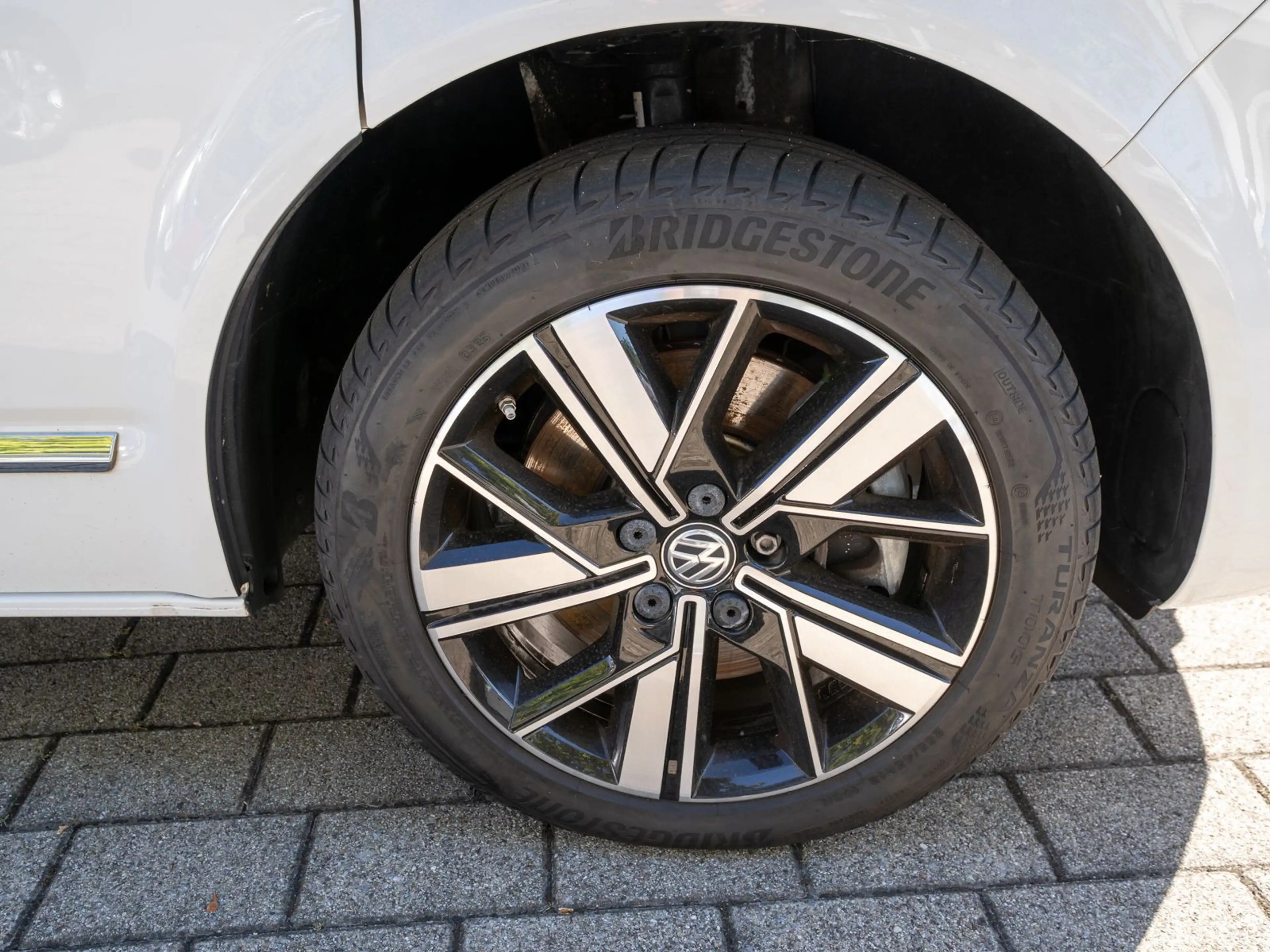 Volkswagen T6.1 Multivan Exclusive 2.0TDI 4M DSG RFK Stdhzg — photo 10