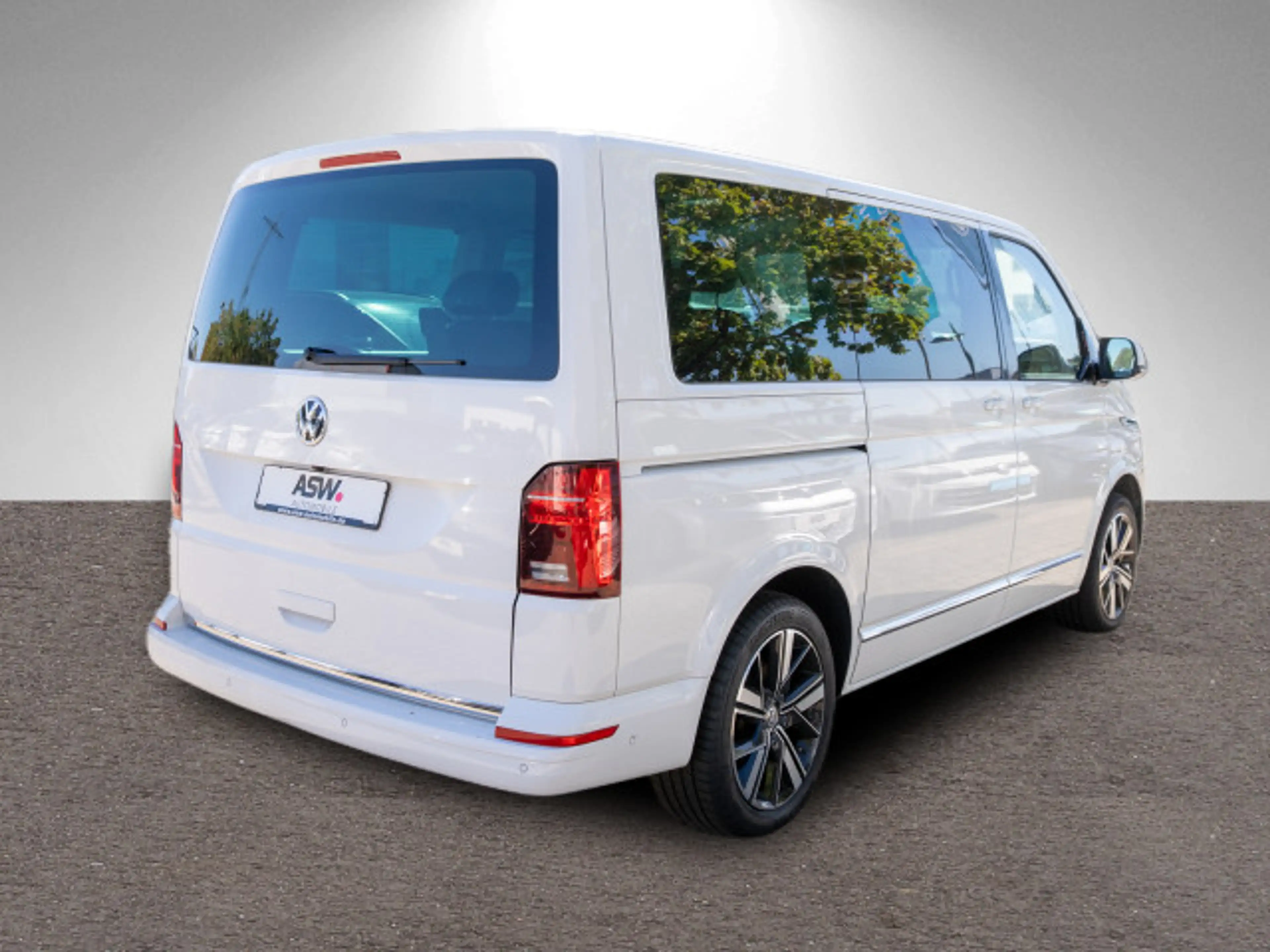 Volkswagen T6.1 Multivan Exclusive 2.0TDI 4M DSG RFK Stdhzg — photo 3