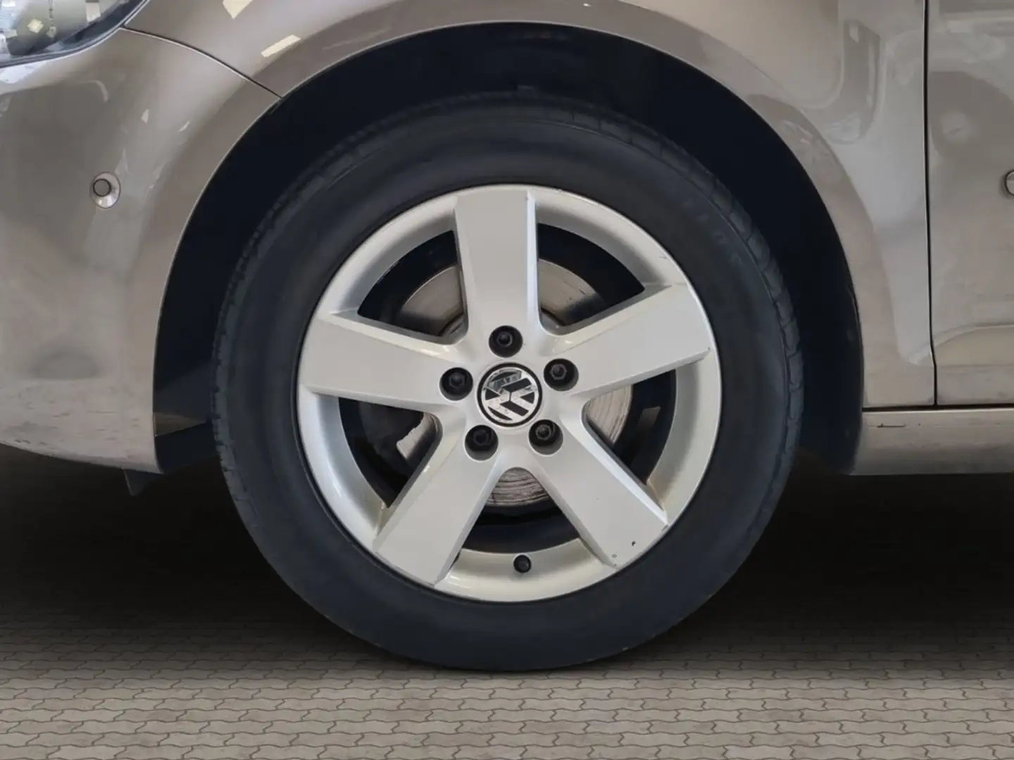 Volkswagen Golf Plus VI Team Klima AHK App Parksensor LM Felgen Braun - 2