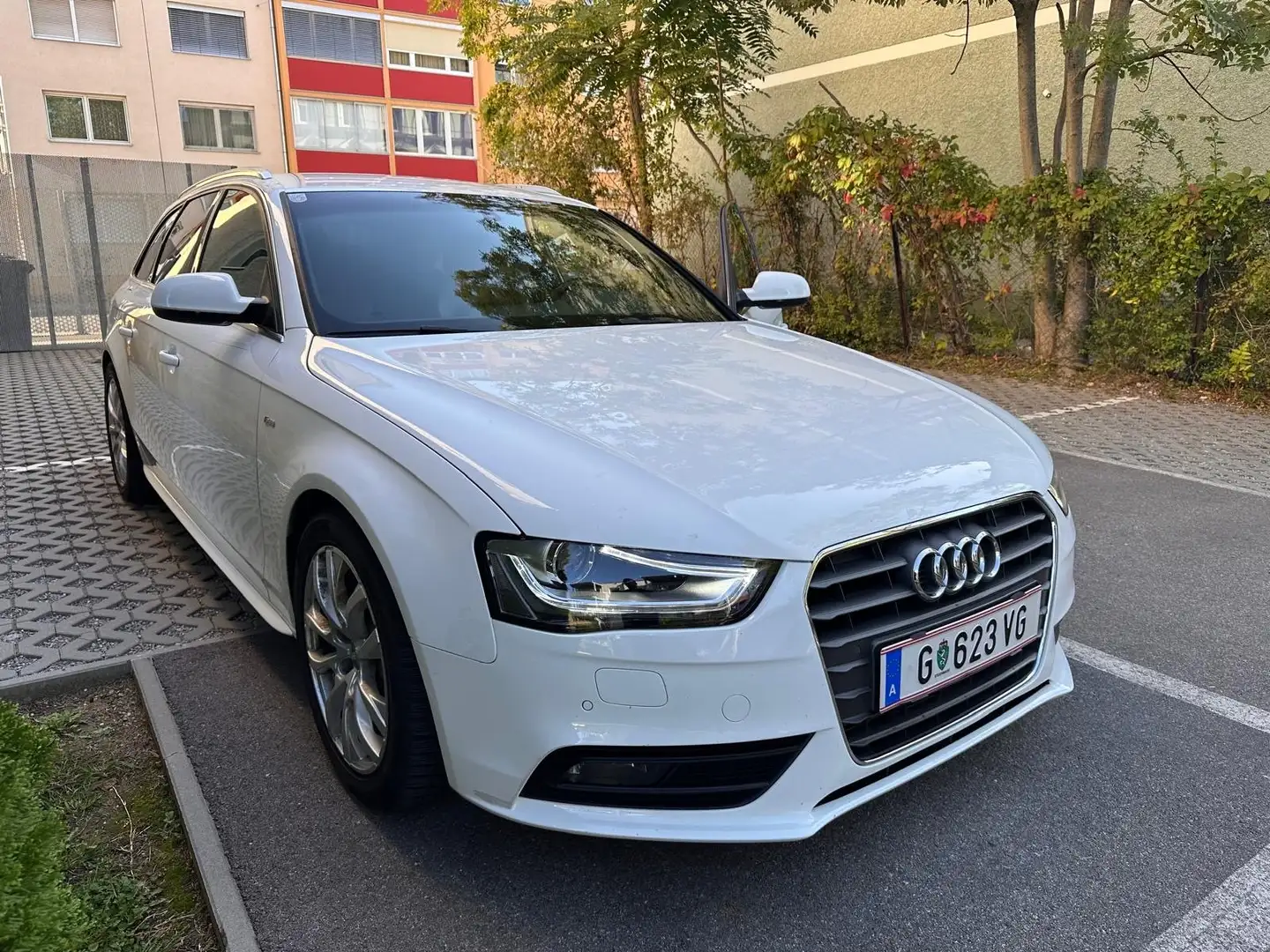 Audi A4 Avant 2.0 TDI S-Line Weiß - 1