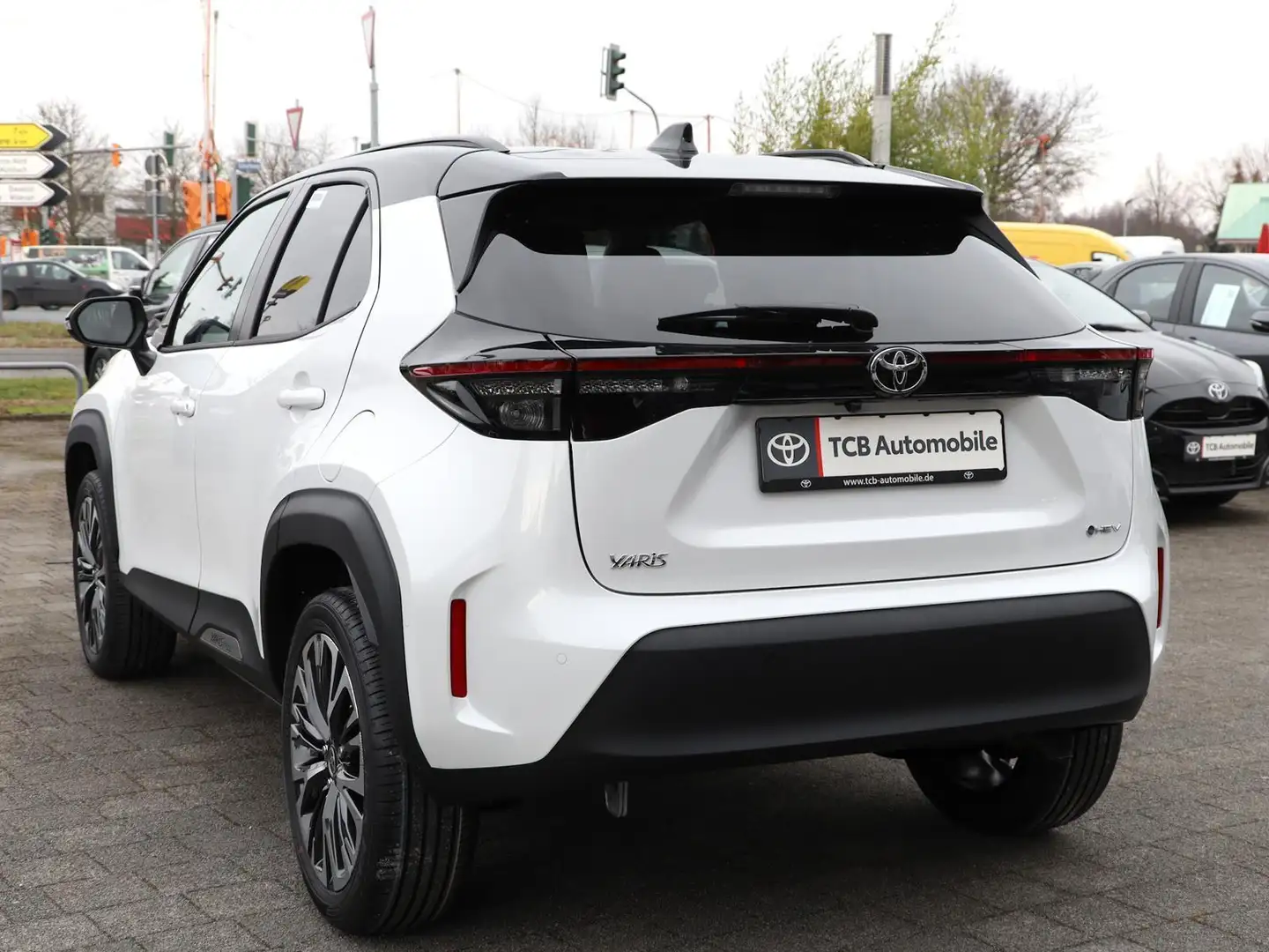 Toyota Yaris Cross Style Plus 1.5-Hybrid NAVI SHZ PDC Blanc - 2
