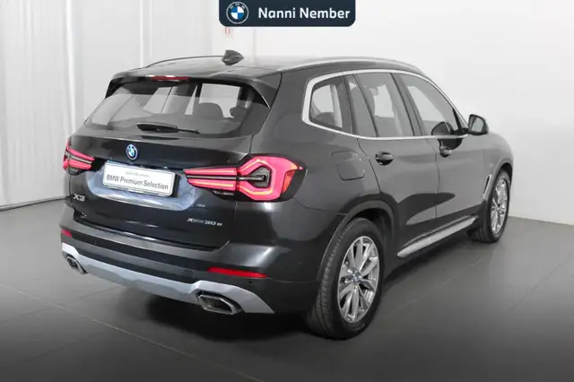 BMW X3 view 3