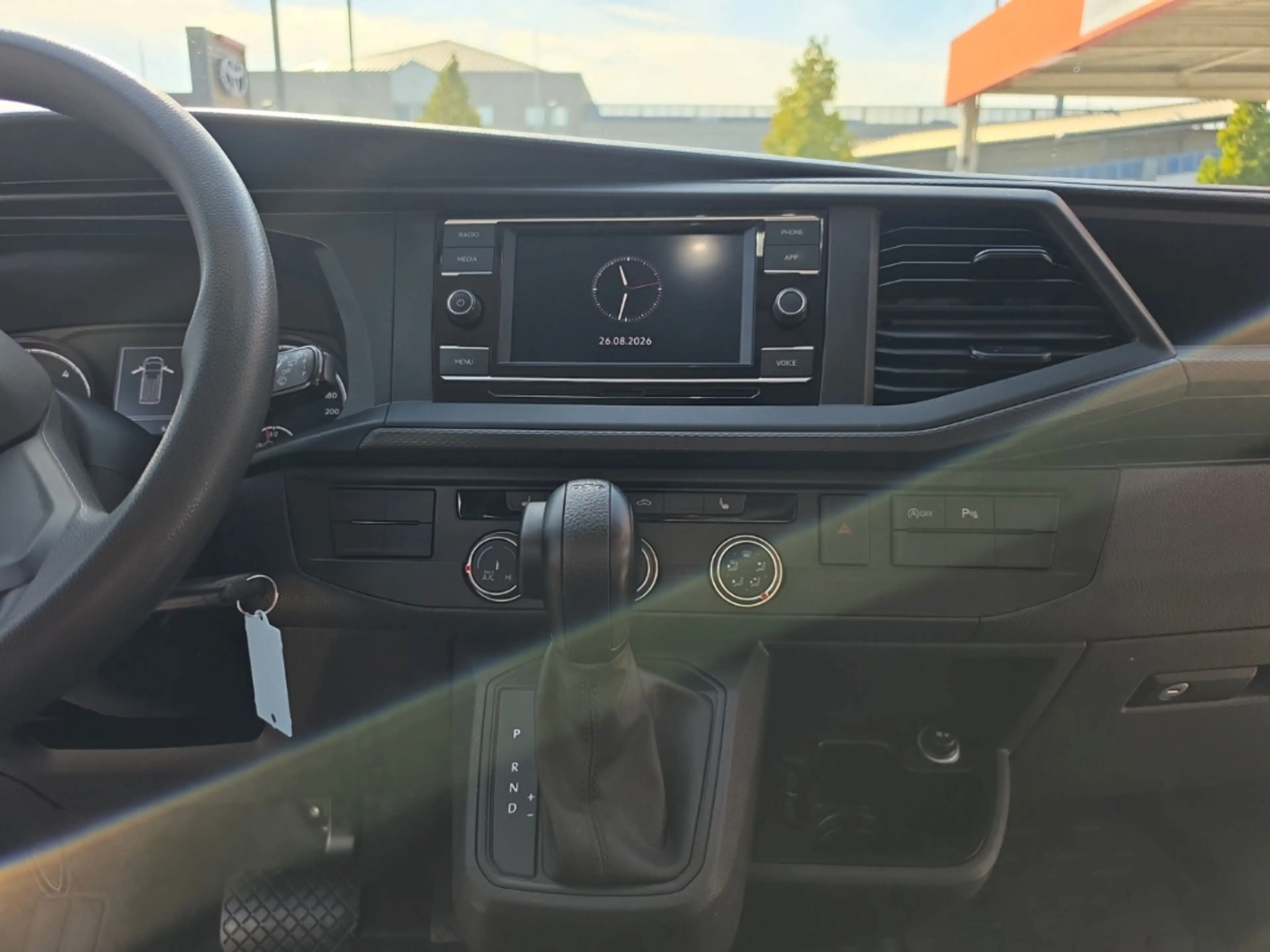 Volkswagen T6.1 Multivan Family DSG SHZ Rückfahrkamera Tisch + Sitz — photo 11
