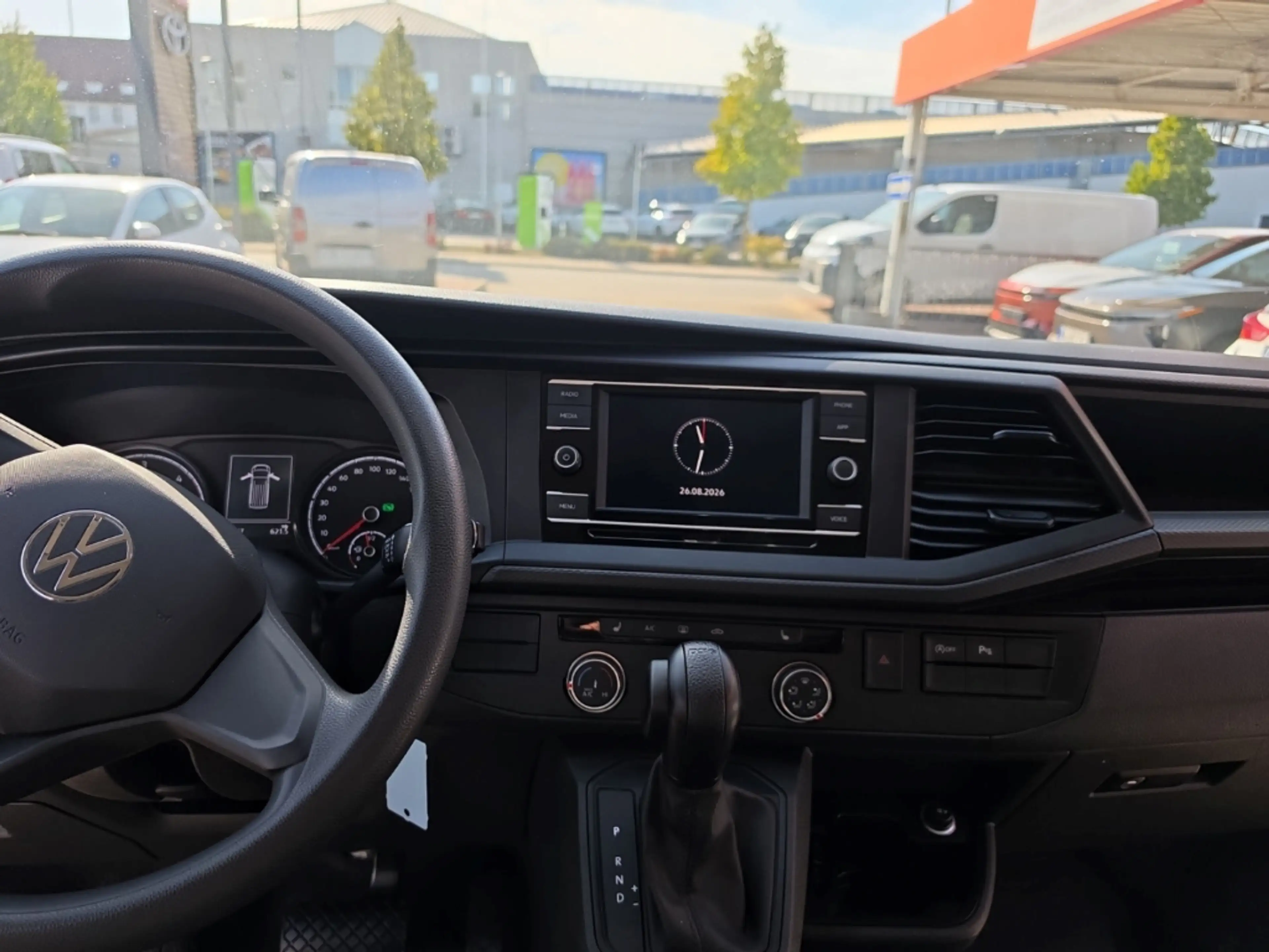 Volkswagen T6.1 Multivan Family DSG SHZ Rückfahrkamera Tisch + Sitz — photo 10