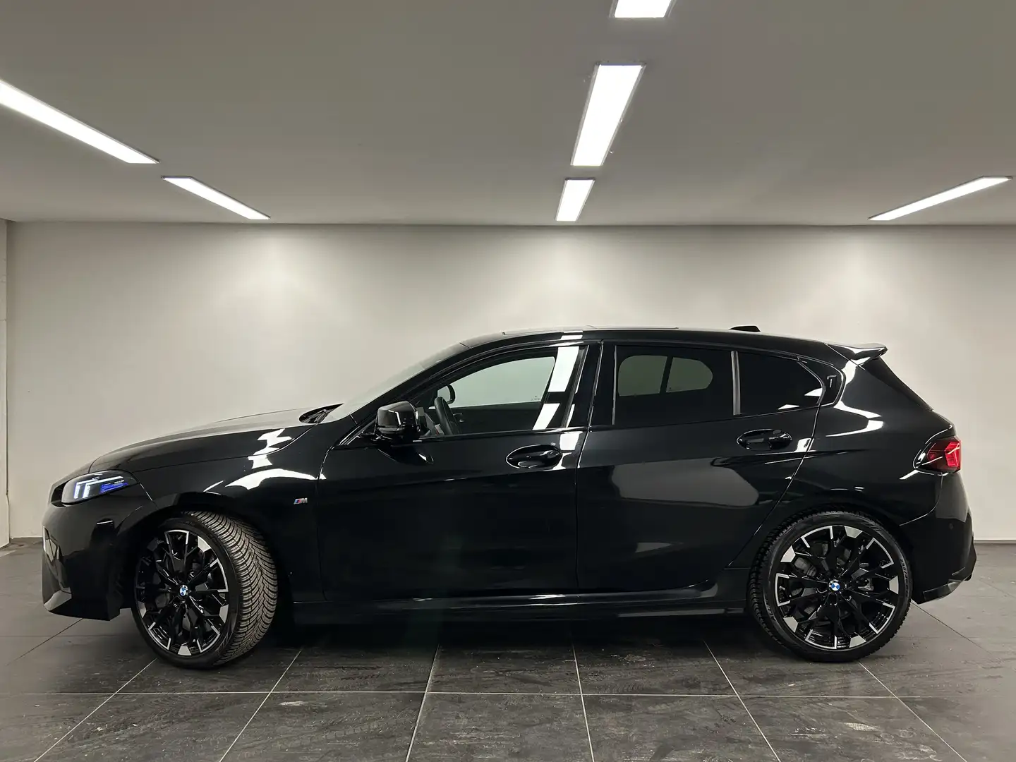 BMW 135 M135 xDrive M Sportpaket Pro DA. Prof. PA. Plus Ha Schwarz - 2