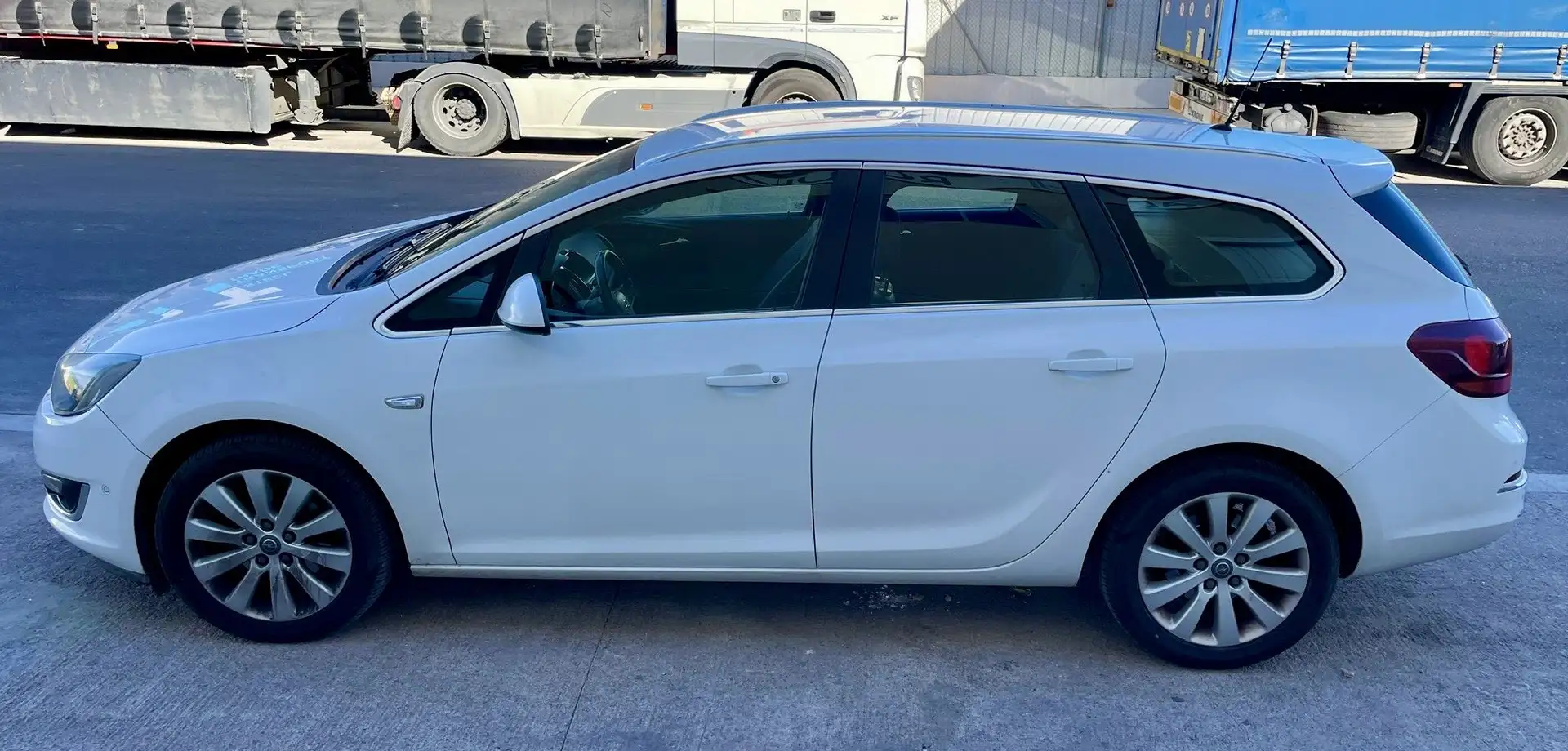 Opel Astra 2.0 CDTI DPF Automatik Design Edition - 2