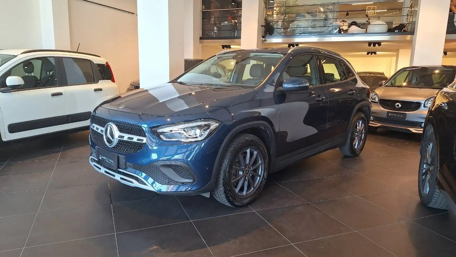 Mercedes-Benz GLA 200 200 d Business auto Bleu - 1