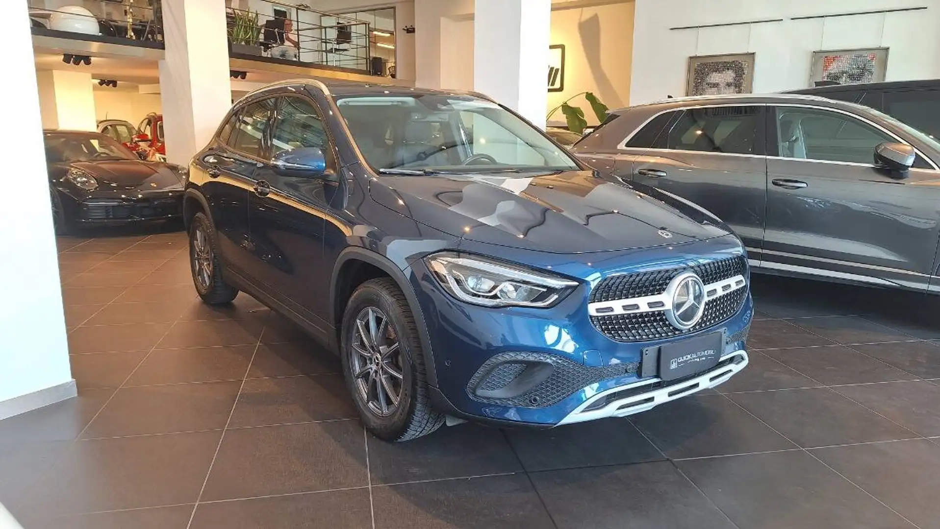 Mercedes-Benz GLA 200 200 d Business auto Bleu - 2
