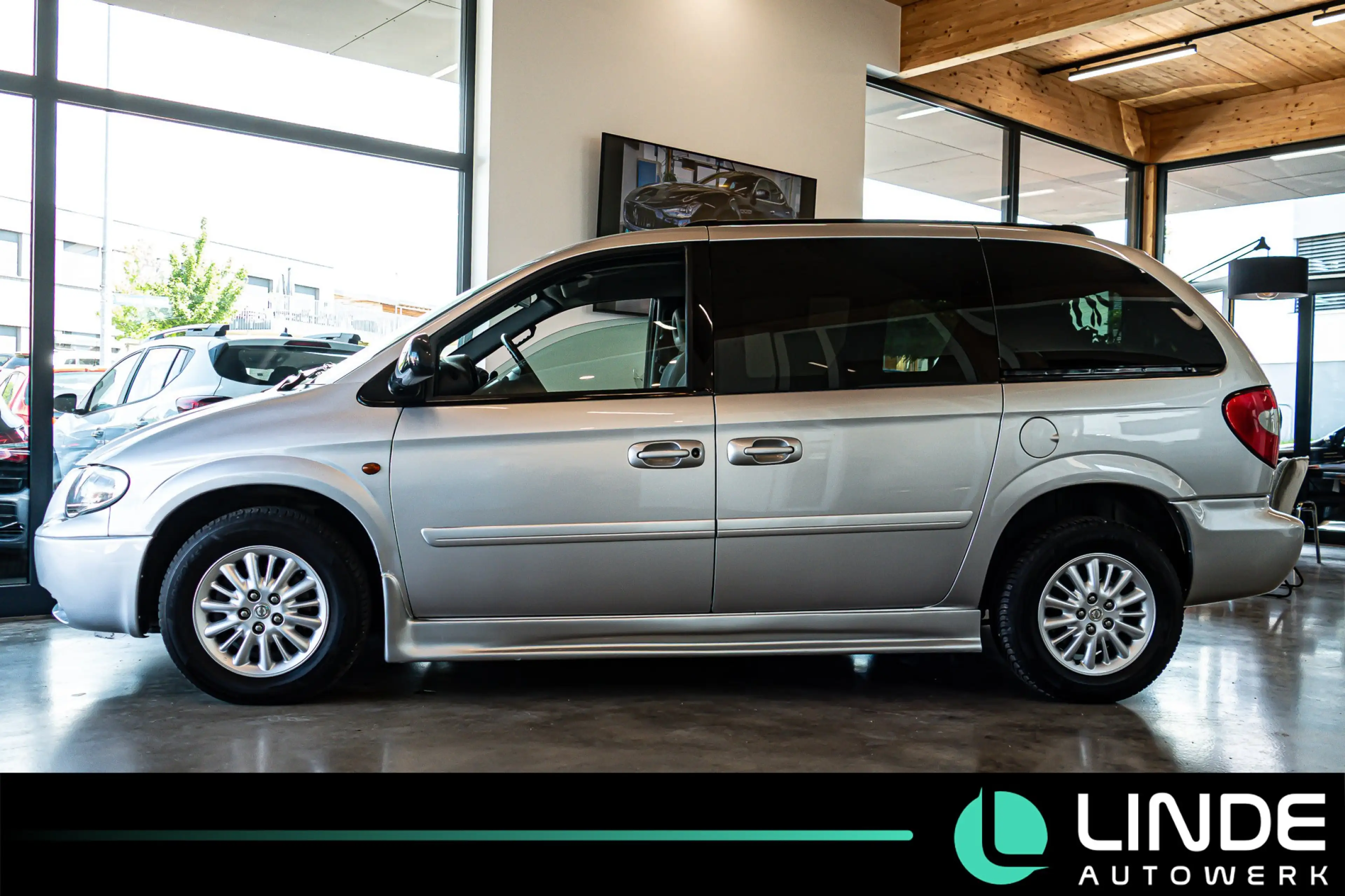 Chrysler Voyager 2.8 CRD LX AUTOMATIK|BEHINDERTENGERECHT — photo 3