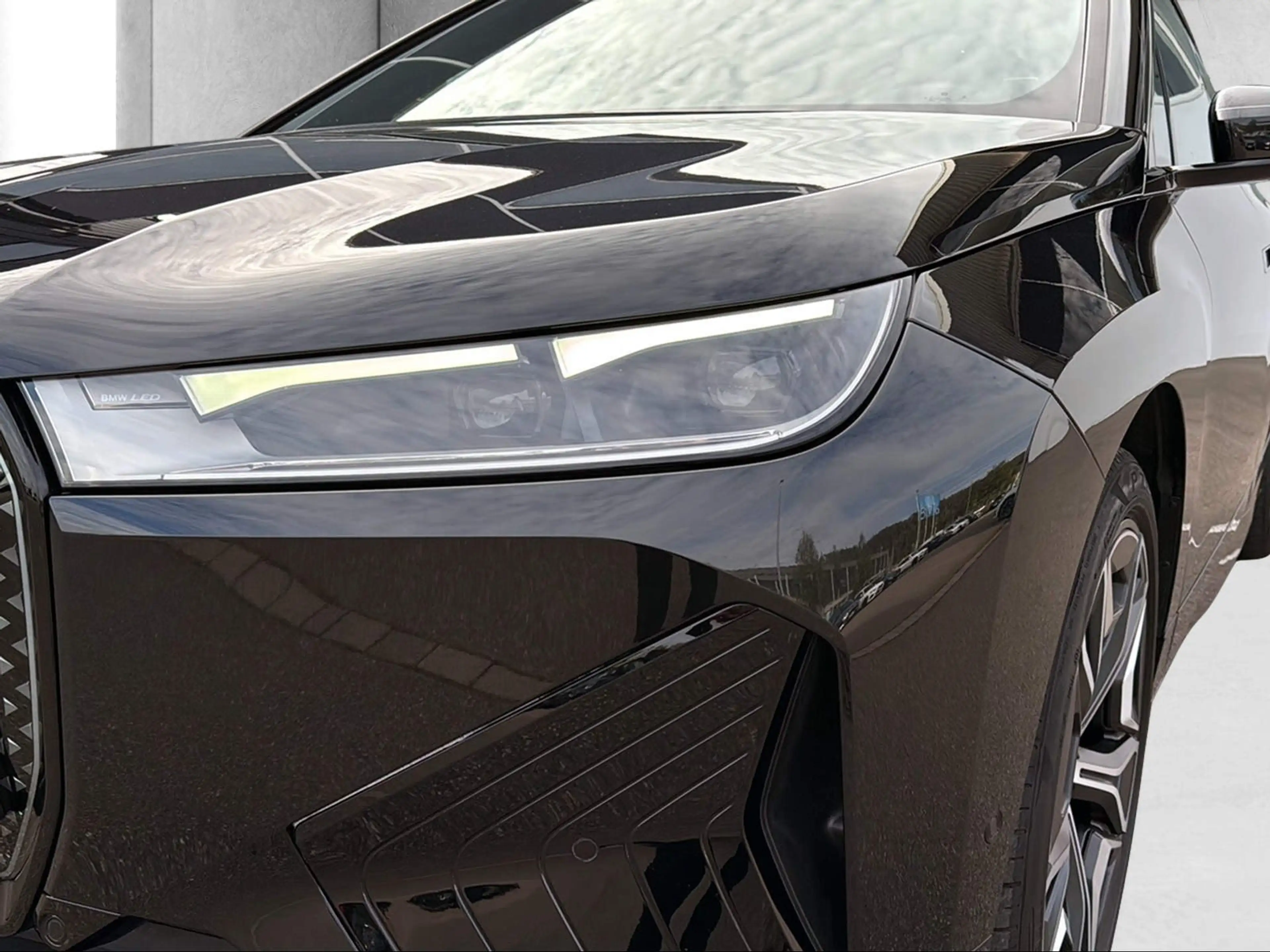 BMW iX xDrive40 Sportpaket — photo 13
