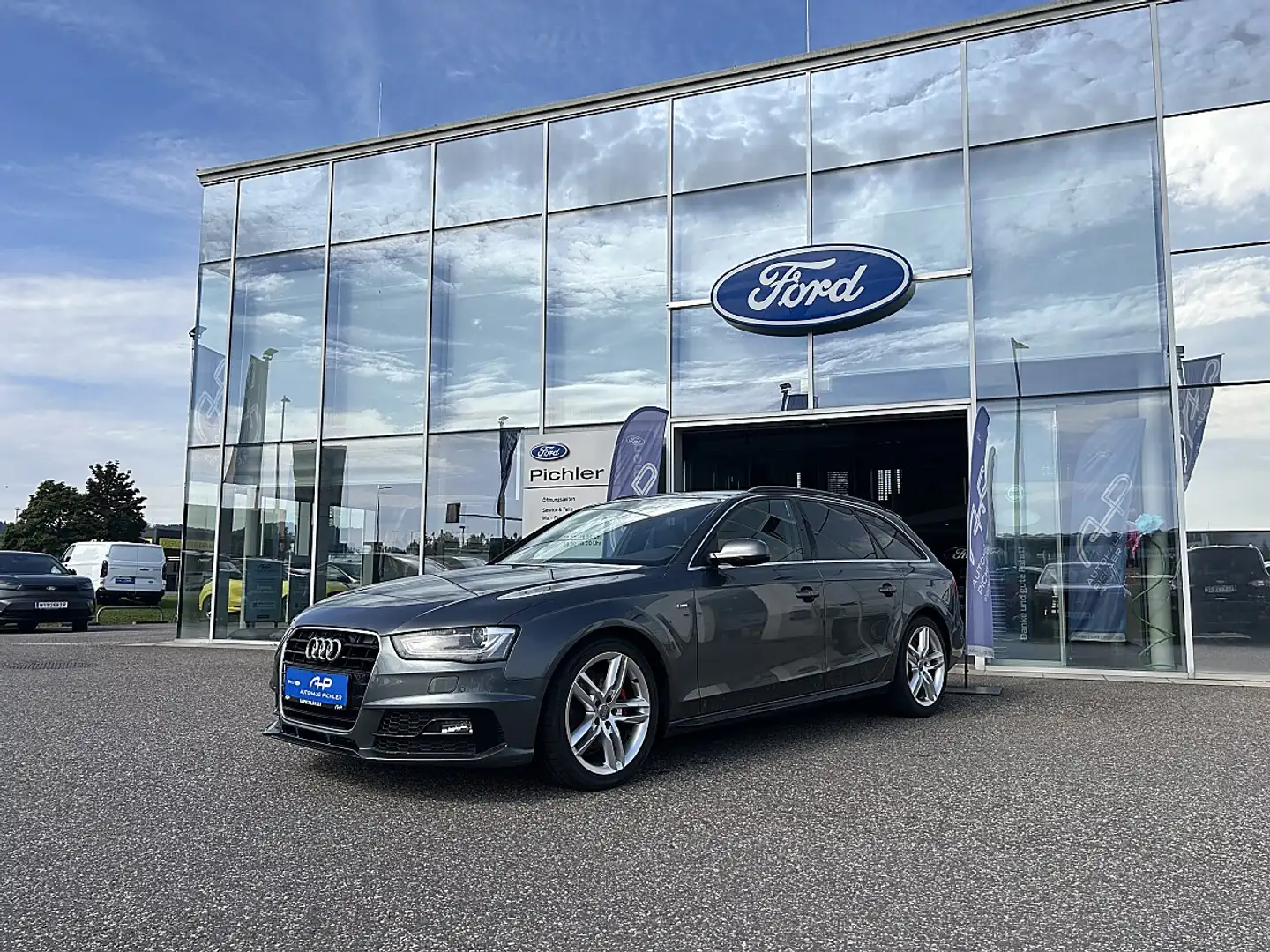 Audi A4 Avant 2,0 TDI Aut. / S-LINE / NAVIGATIONSSYSTEM... Grau - 2