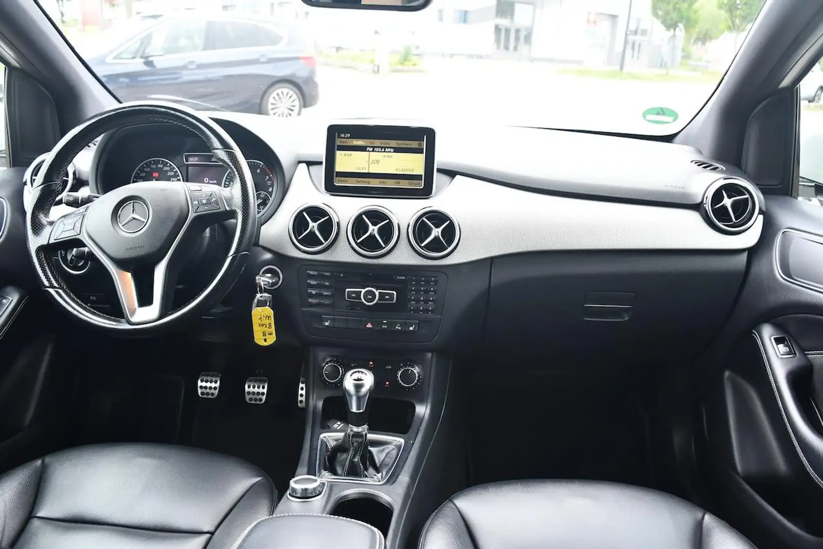 Mercedes-Benz B 200 AmbitionNAVI|Cruise|Leder|CAMERA Wit - 2
