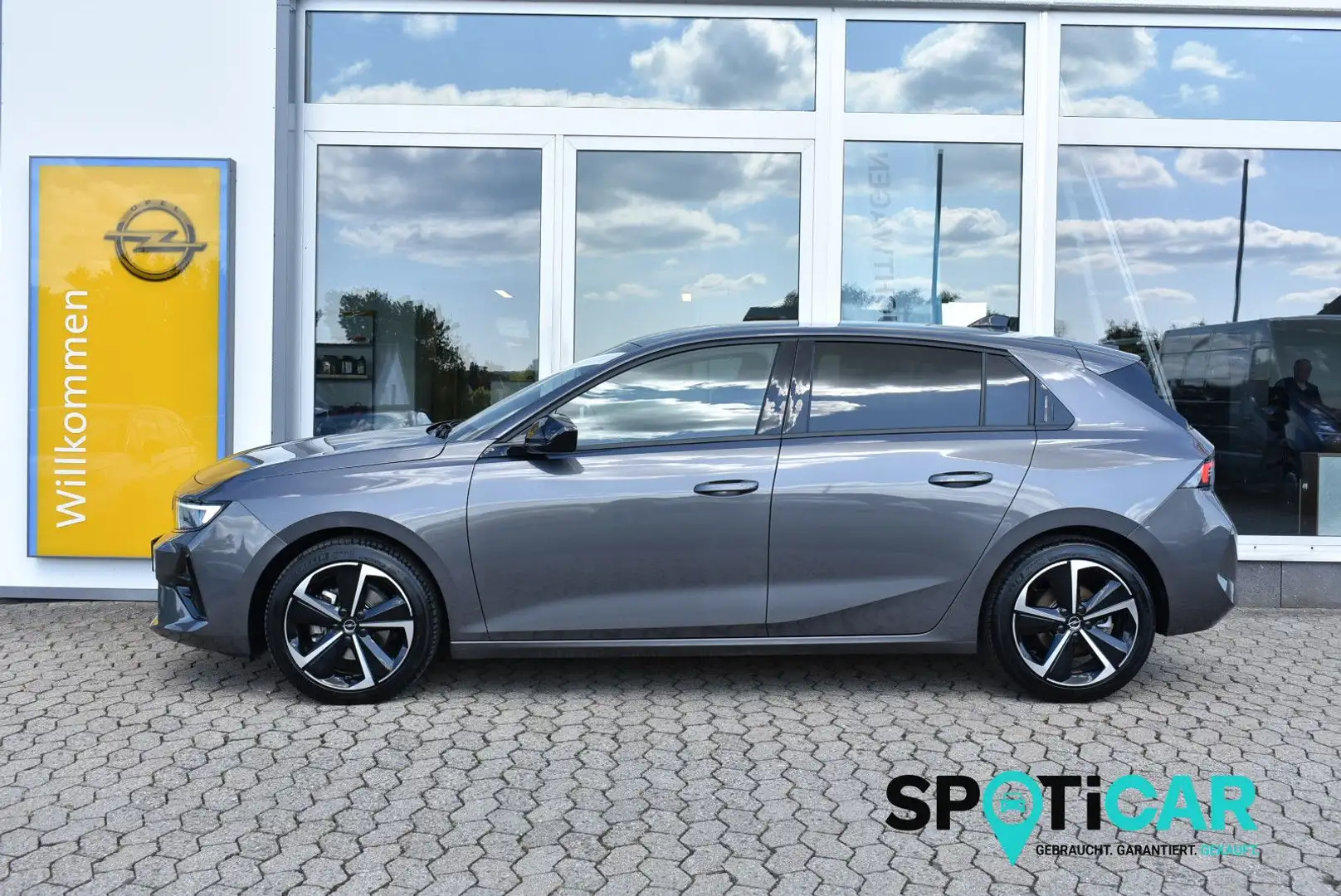 Opel Astra L Lim. GS Aut. Grau - 1