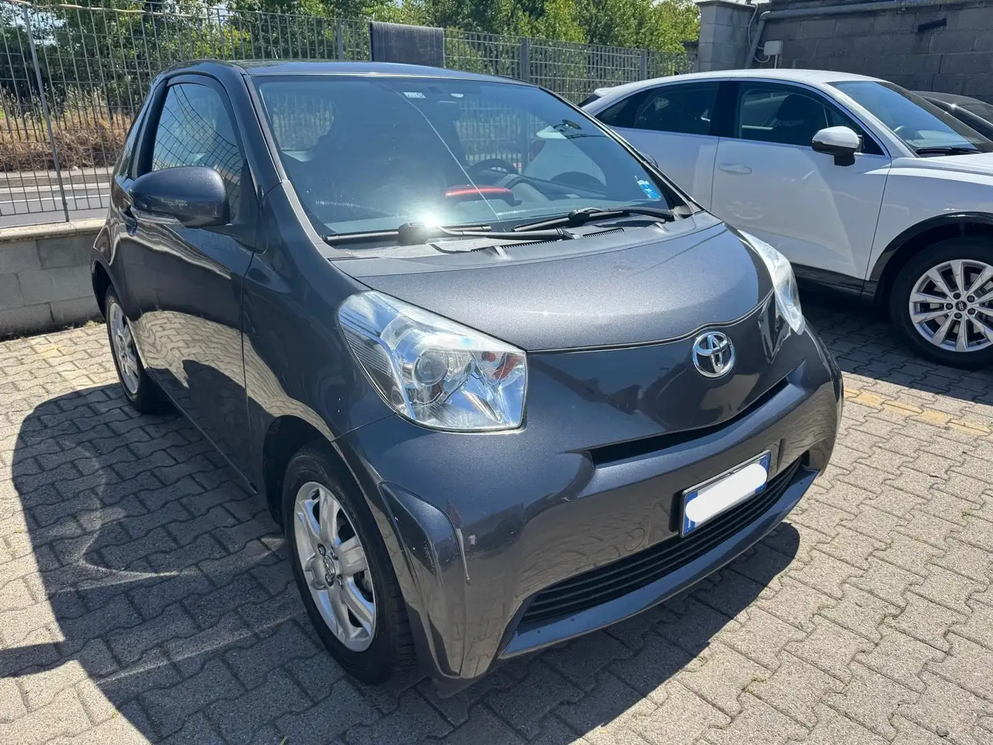 Toyota iQ iQ 1.0 Gris - 1