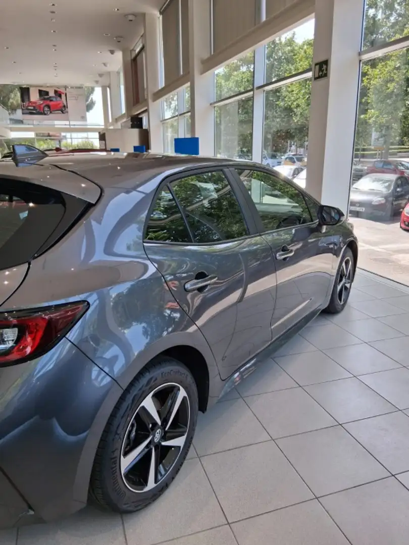 Toyota Corolla 140H Active Plus Gris - 2