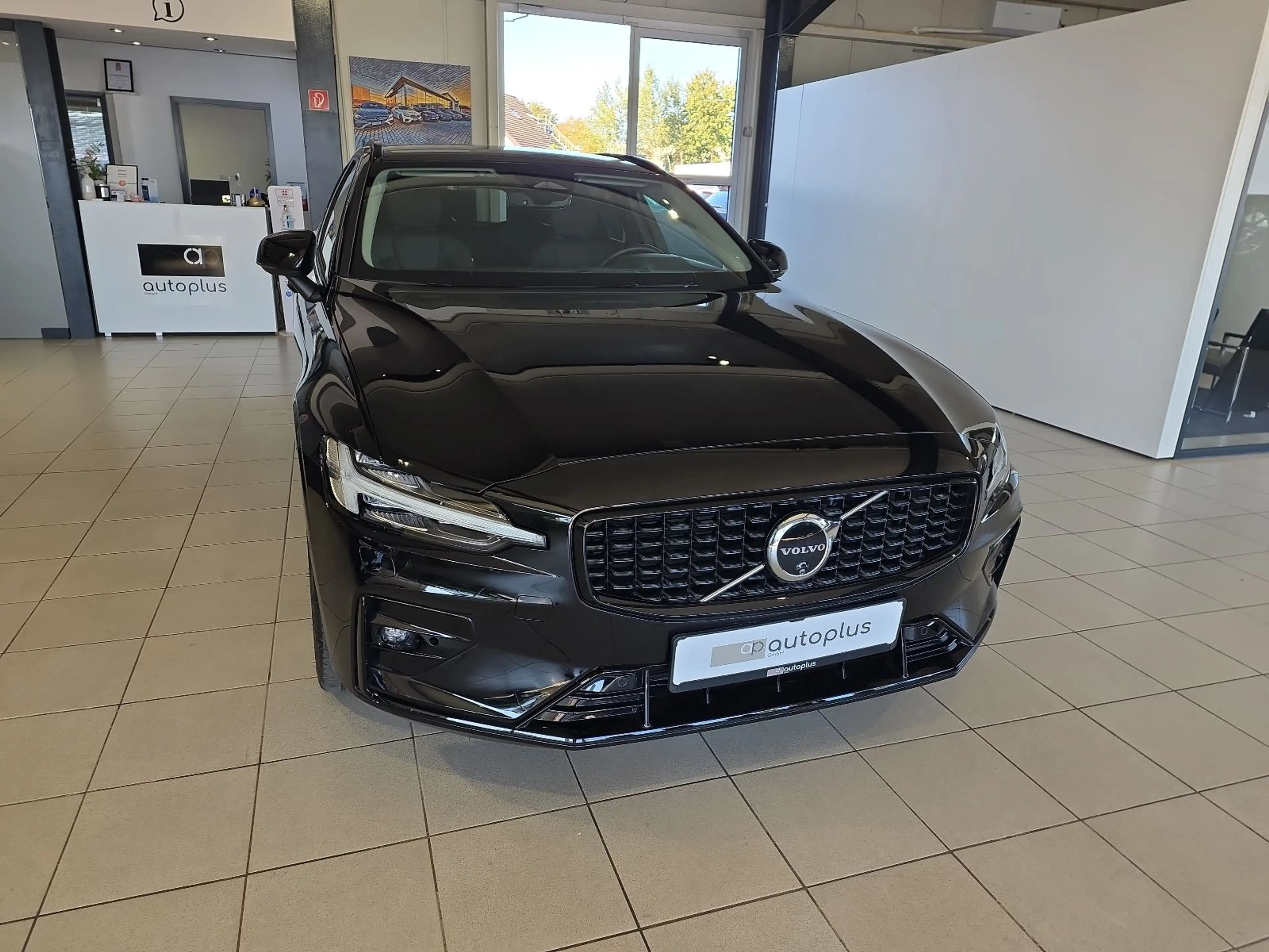 Volvo V60 B4 Plus Dark ACC BLIS Leder Kamera 19Zoll — photo 2