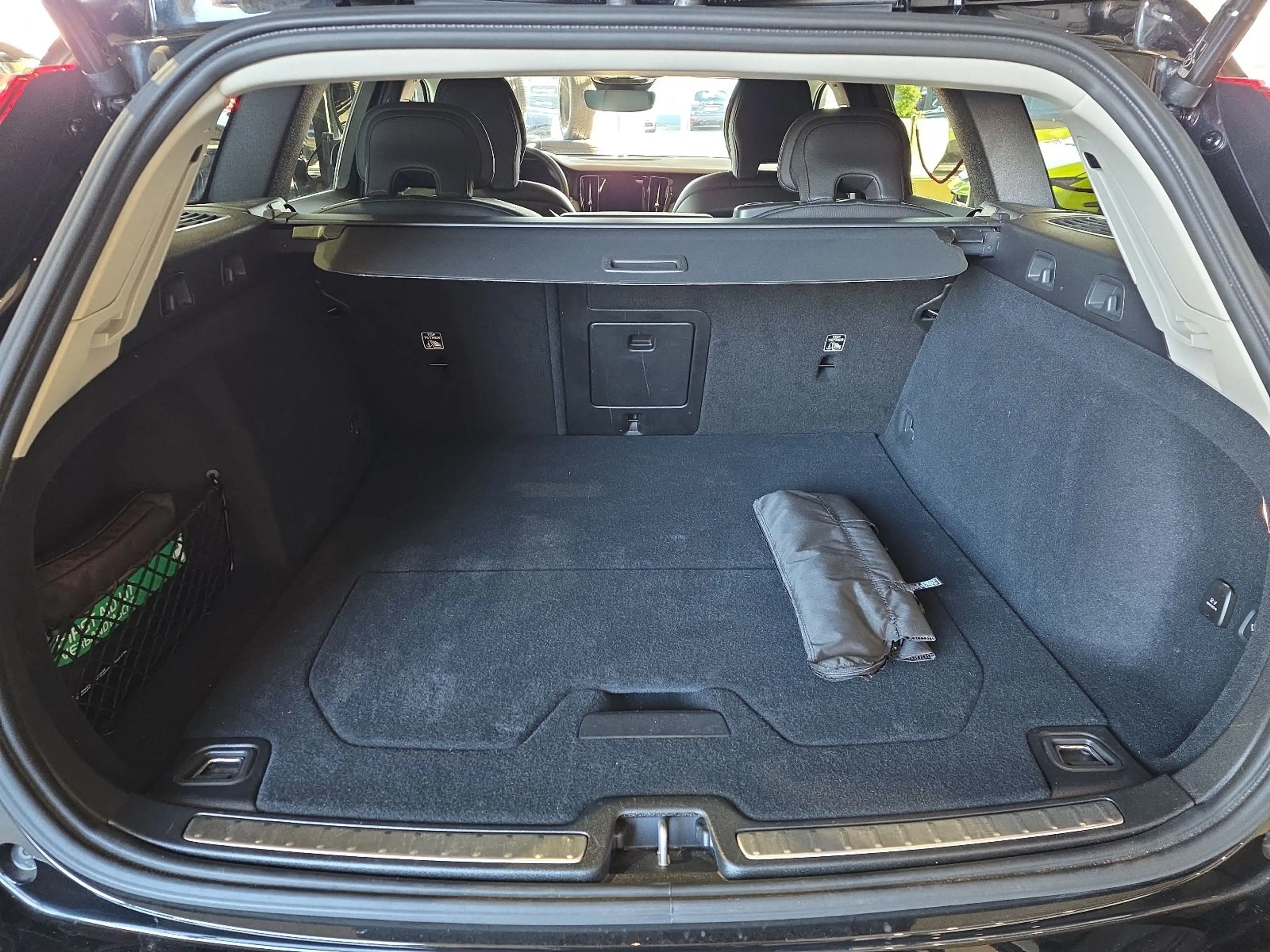 Volvo V60 B4 Plus Dark ACC BLIS Leder Kamera 19Zoll — photo 11