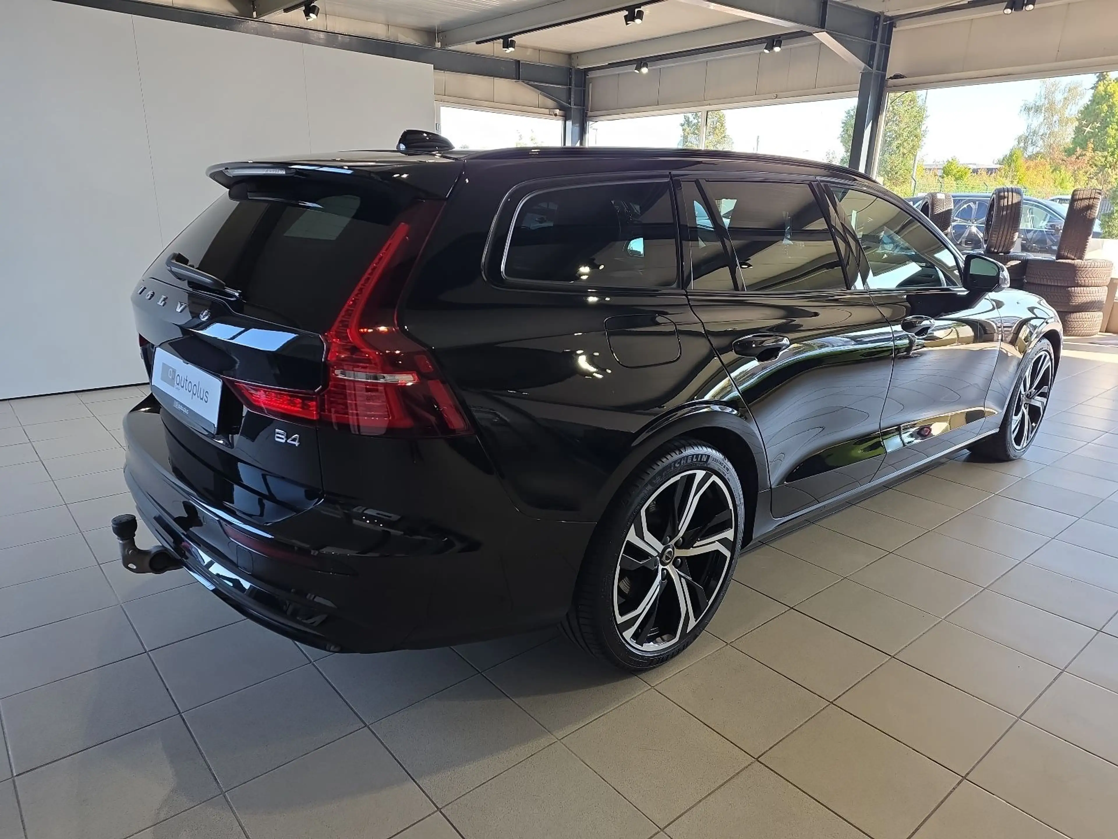 Volvo V60 B4 Plus Dark ACC BLIS Leder Kamera 19Zoll — photo 3