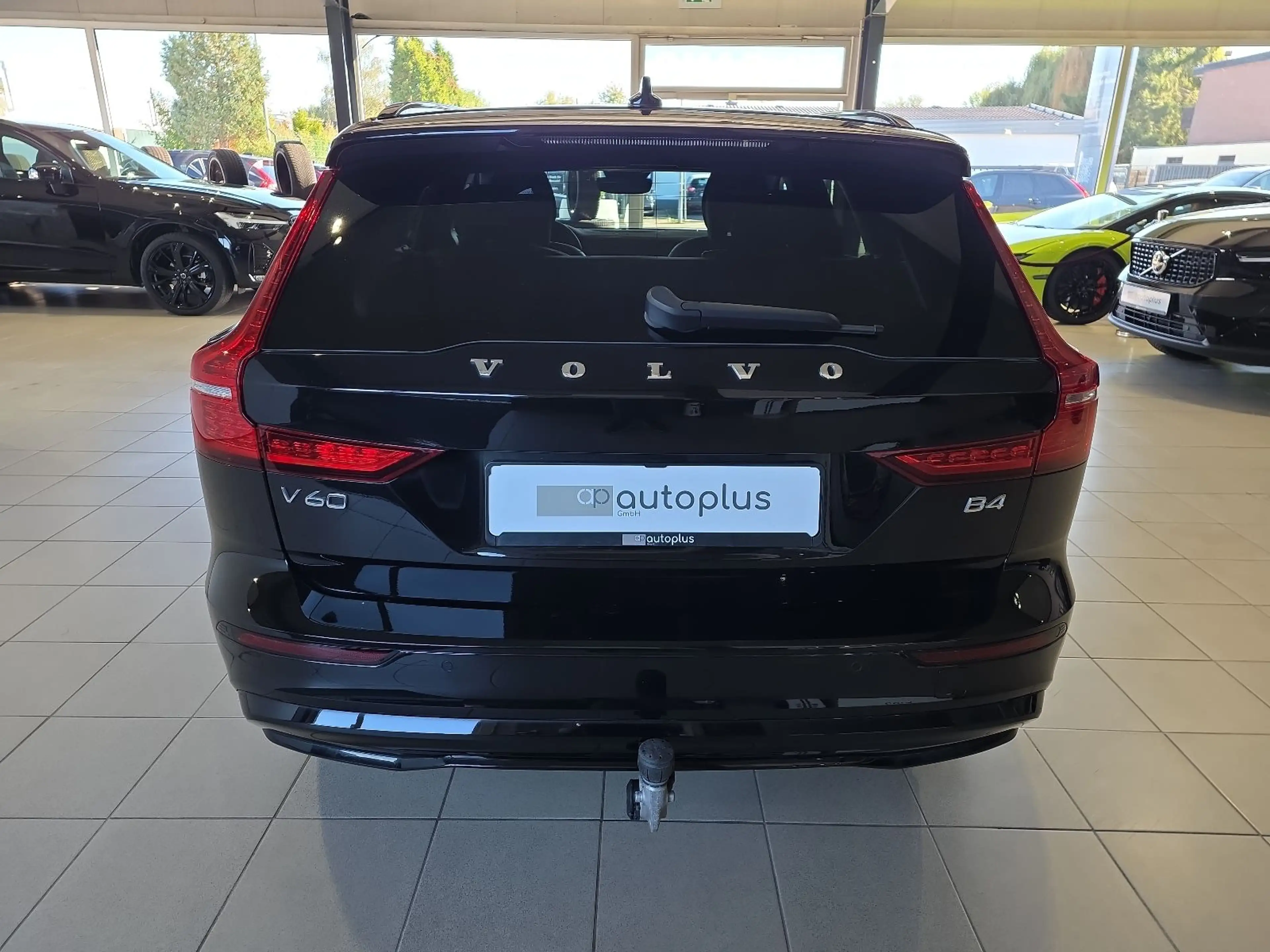 Volvo V60 B4 Plus Dark ACC BLIS Leder Kamera 19Zoll — photo 5