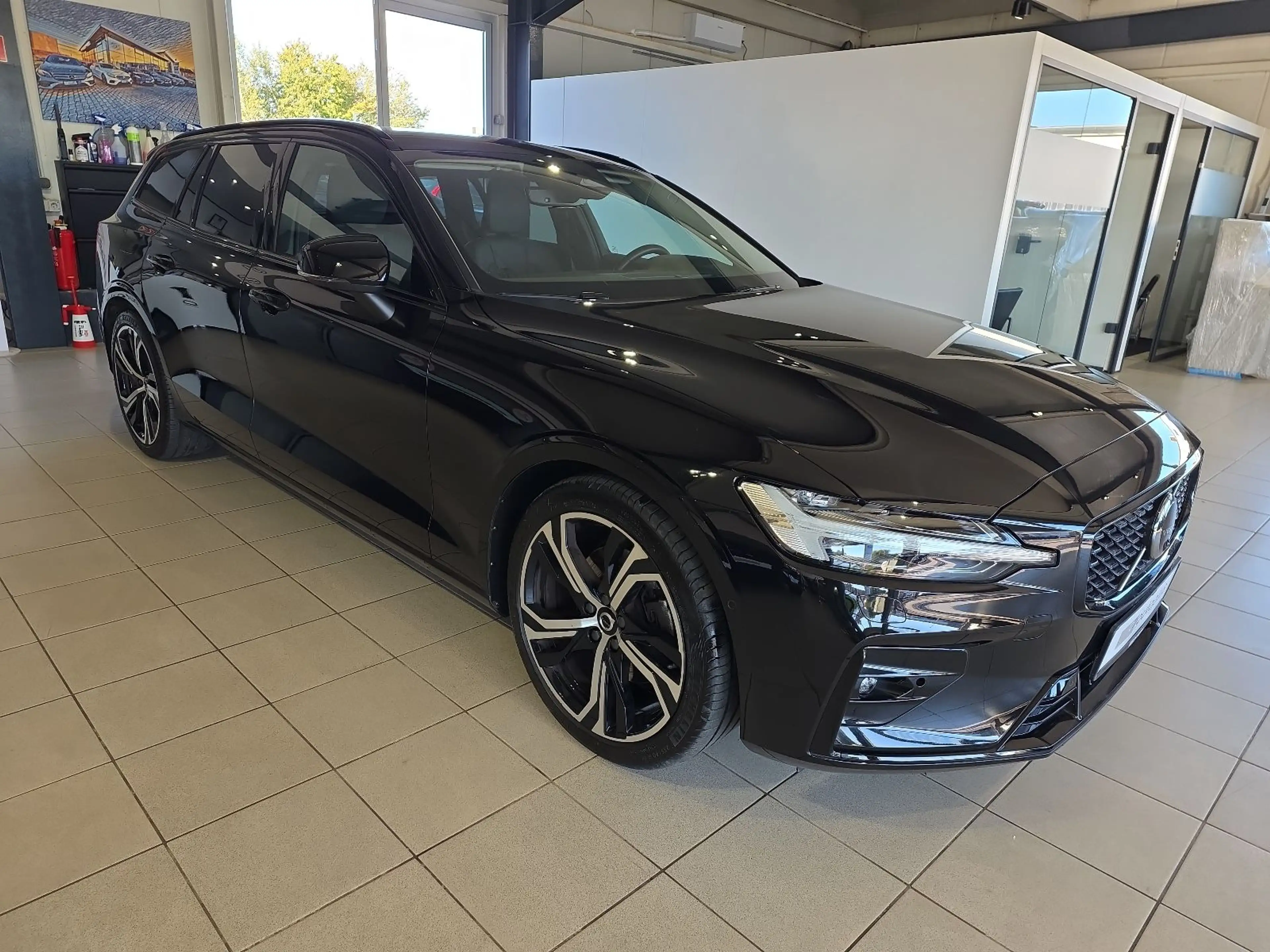 Volvo V60 B4 Plus Dark ACC BLIS Leder Kamera 19Zoll