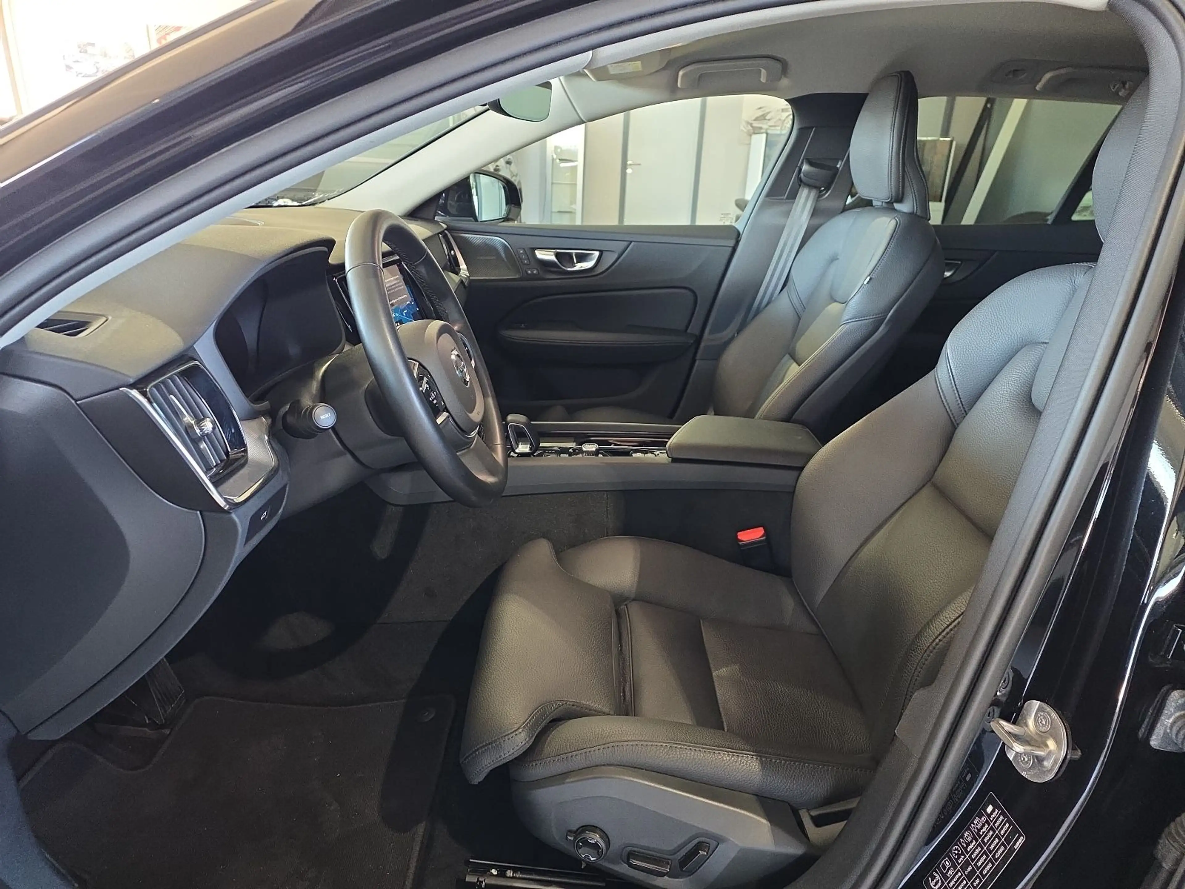 Volvo V60 B4 Plus Dark ACC BLIS Leder Kamera 19Zoll — photo 18