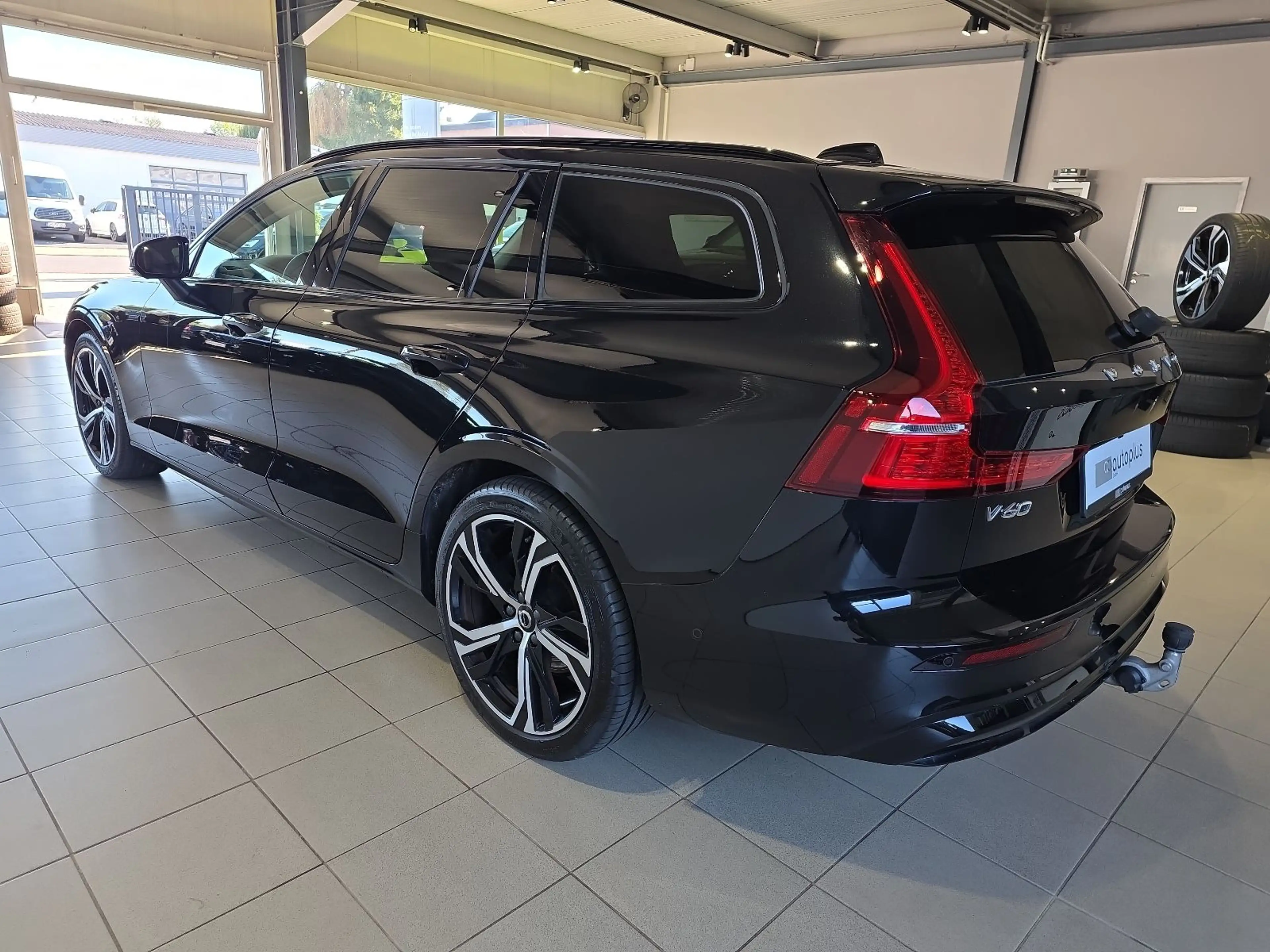 Volvo V60 B4 Plus Dark ACC BLIS Leder Kamera 19Zoll — photo 6