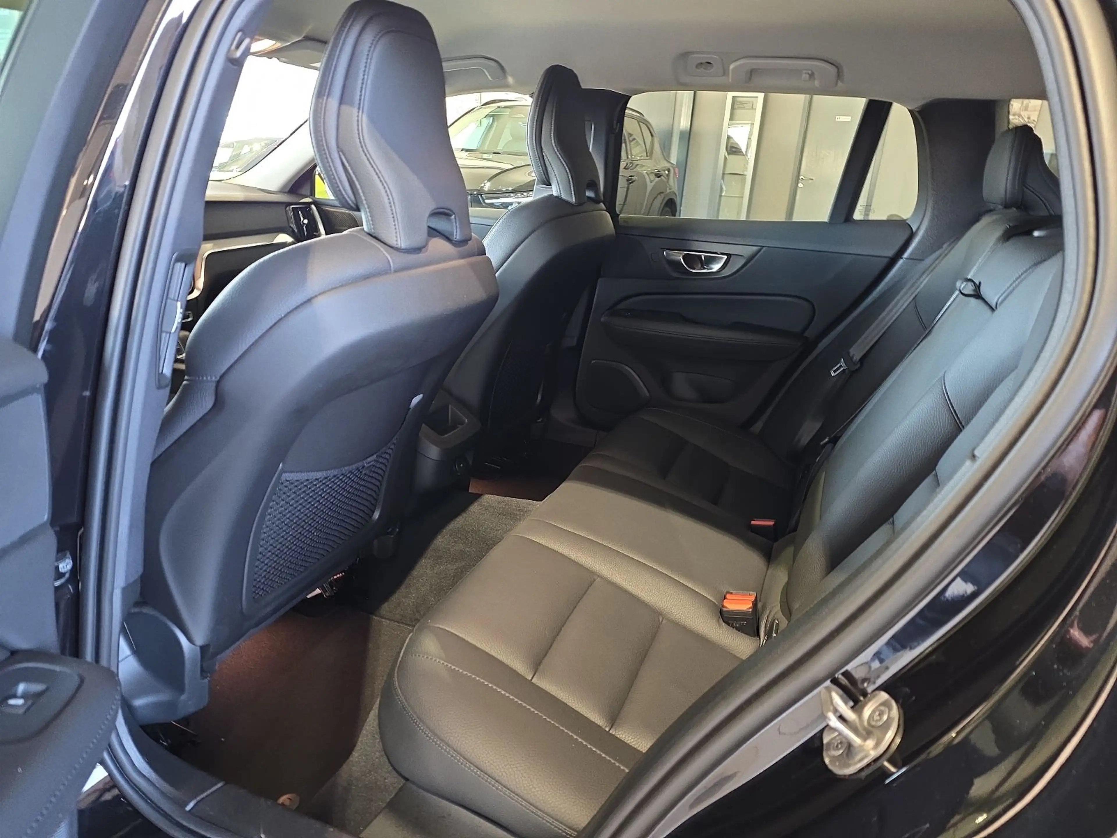 Volvo V60 B4 Plus Dark ACC BLIS Leder Kamera 19Zoll — photo 14