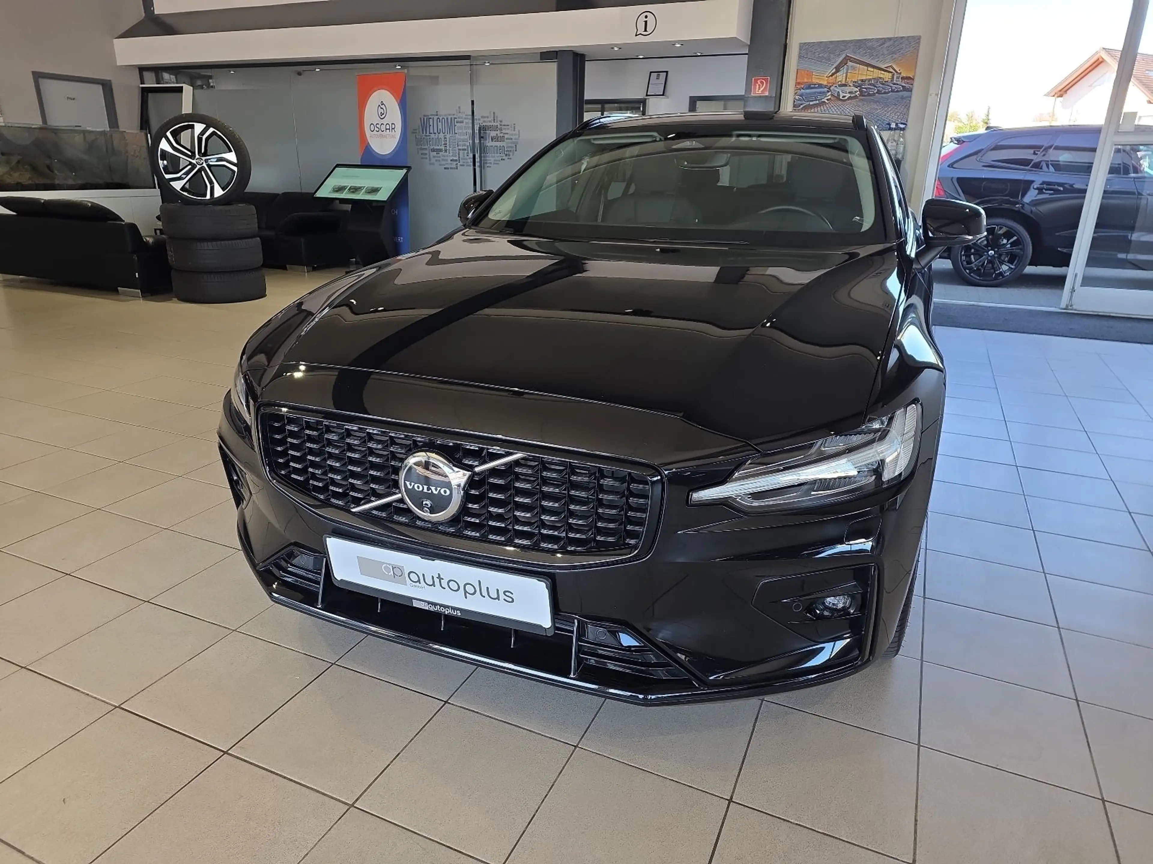 Volvo V60 B4 Plus Dark ACC BLIS Leder Kamera 19Zoll — photo 34
