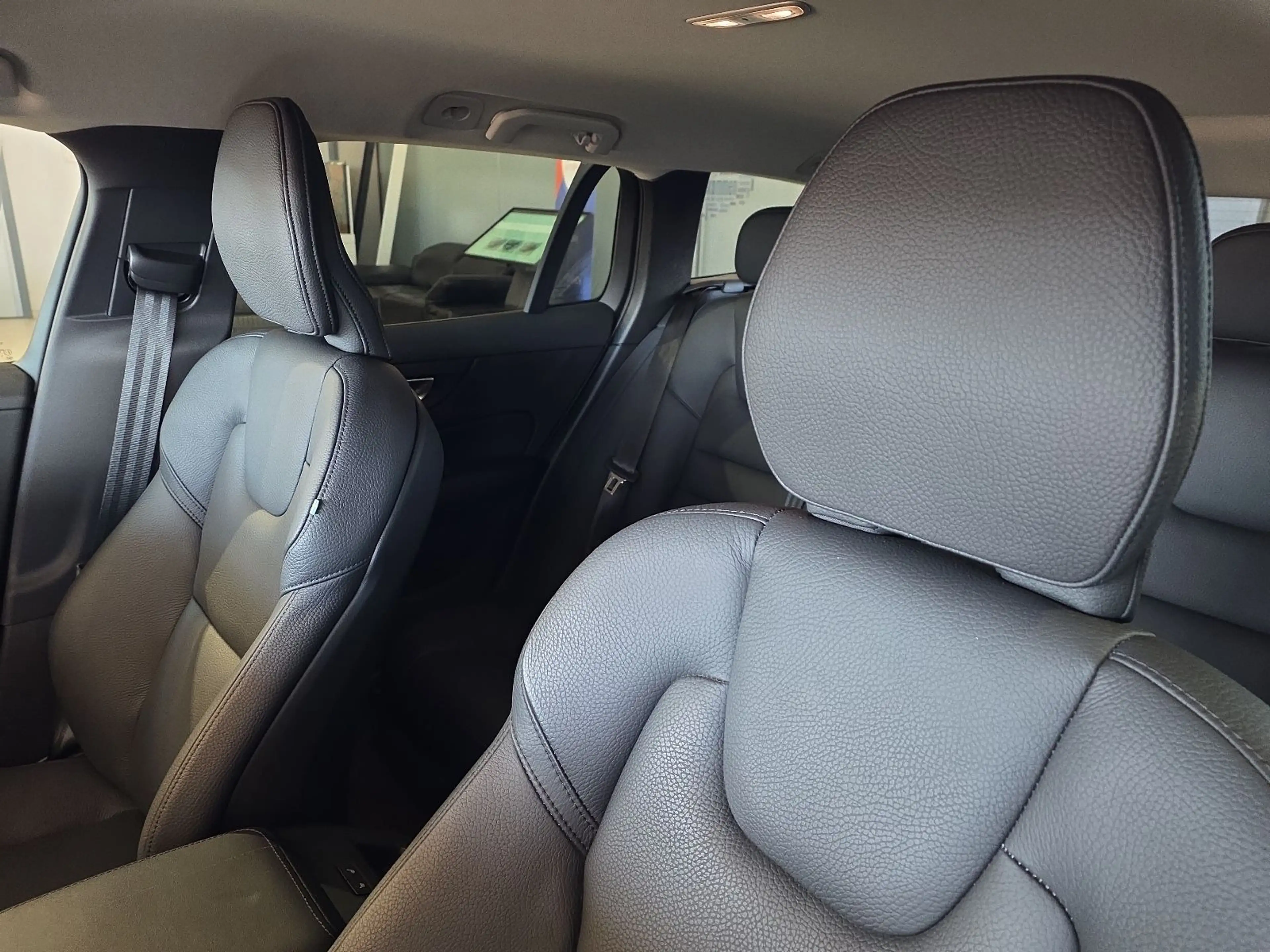 Volvo V60 B4 Plus Dark ACC BLIS Leder Kamera 19Zoll — photo 17